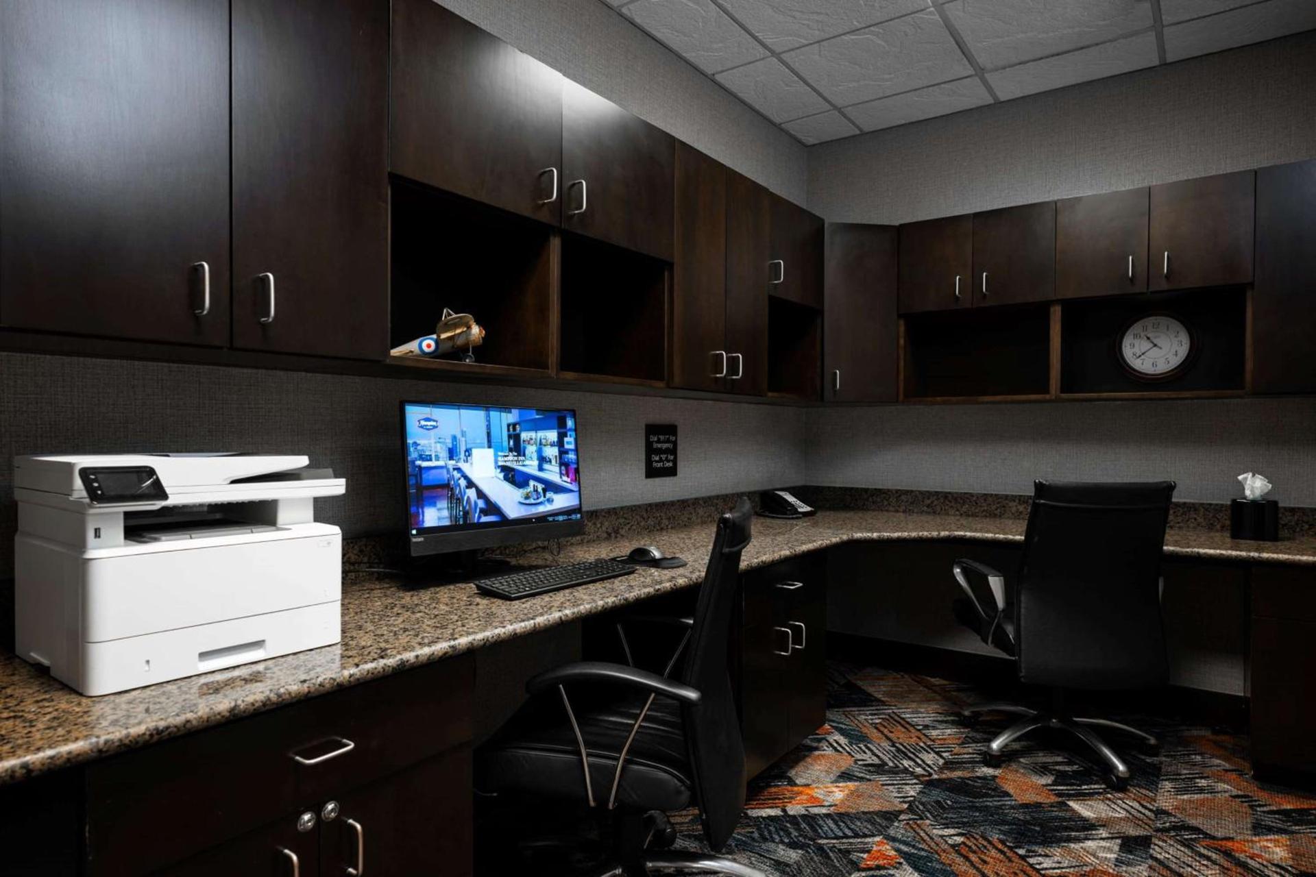 Hampton Inn Evansville Airport photo 34