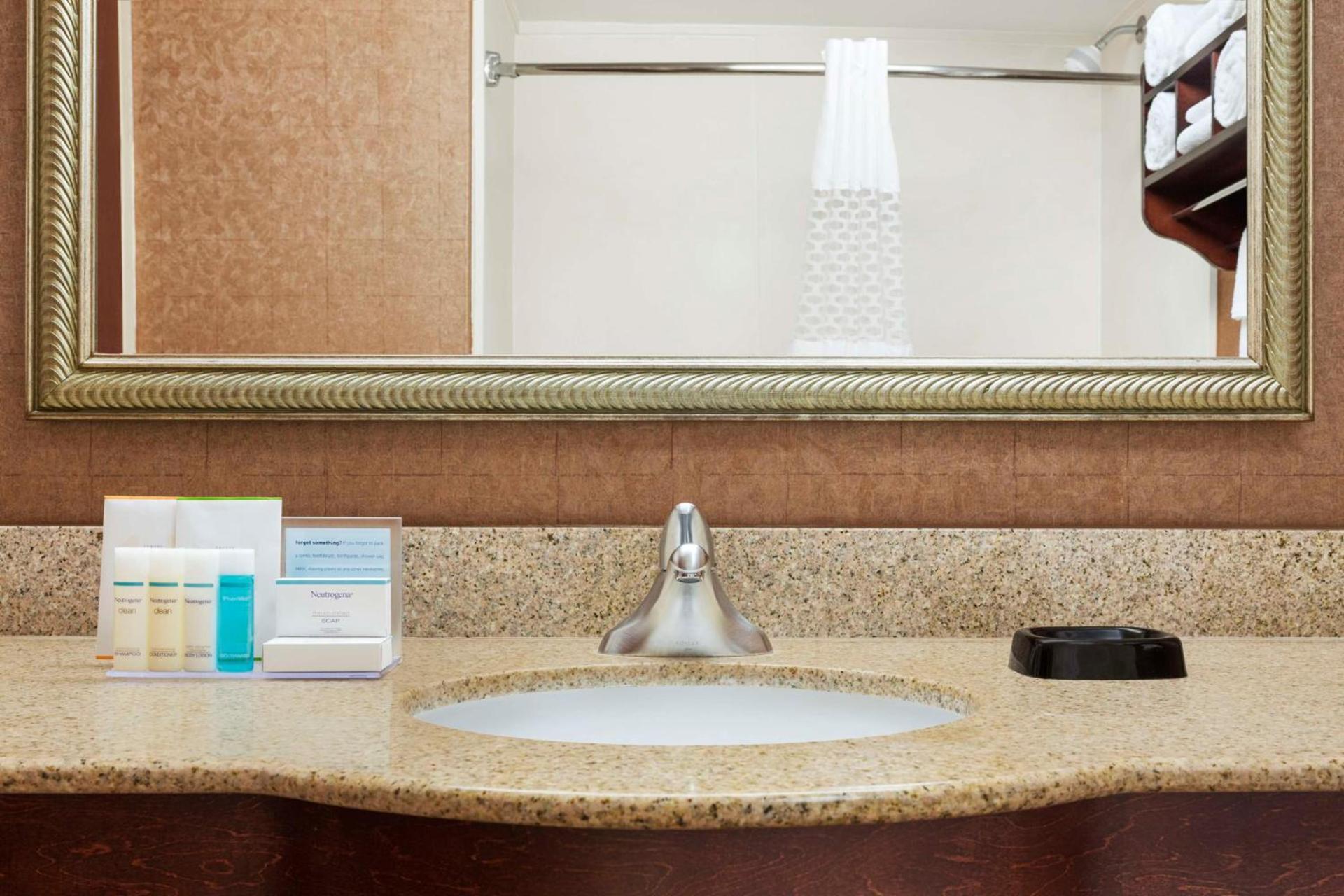 Hampton Inn Forrest City photo 16