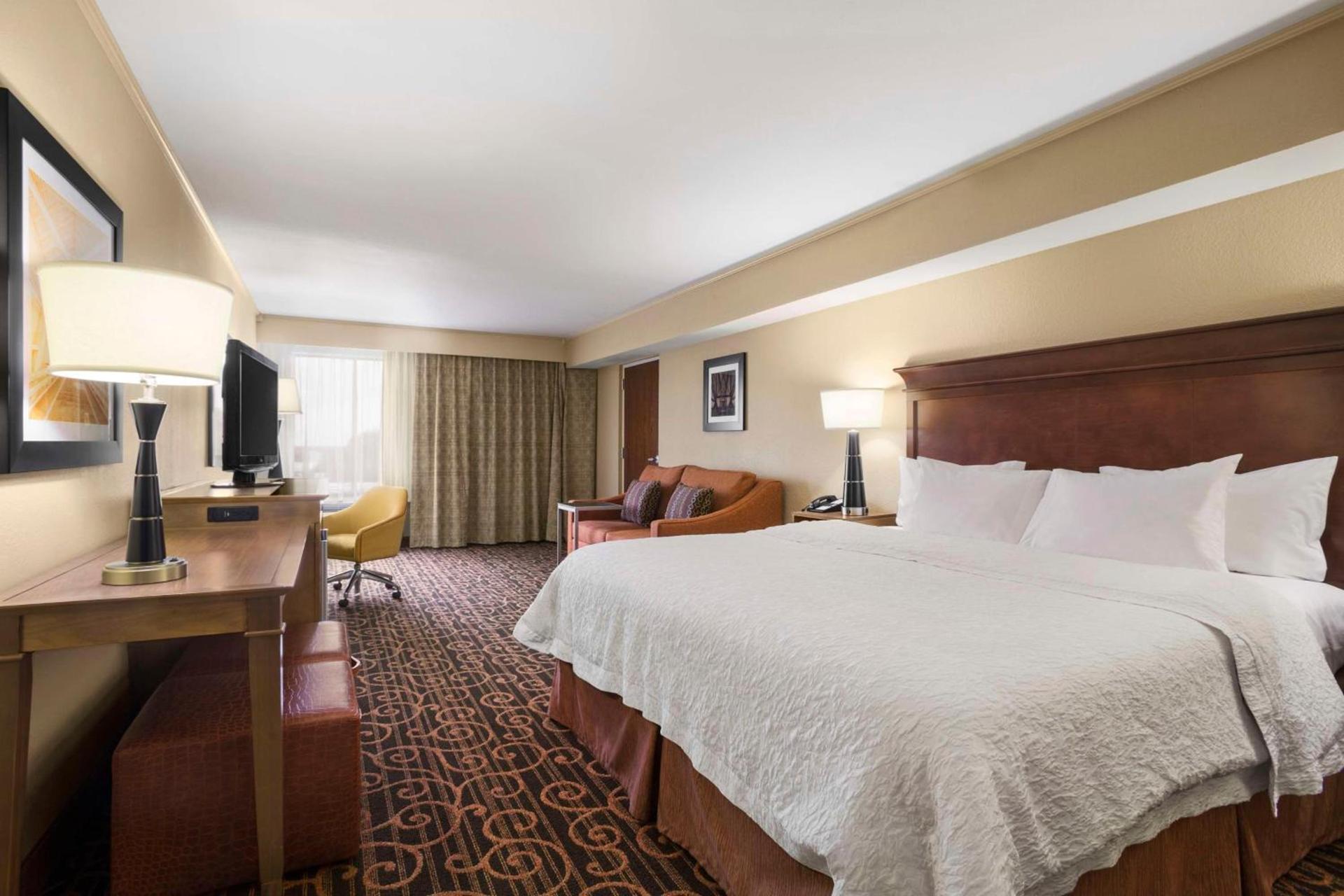 Hampton Inn Forrest City photo 17