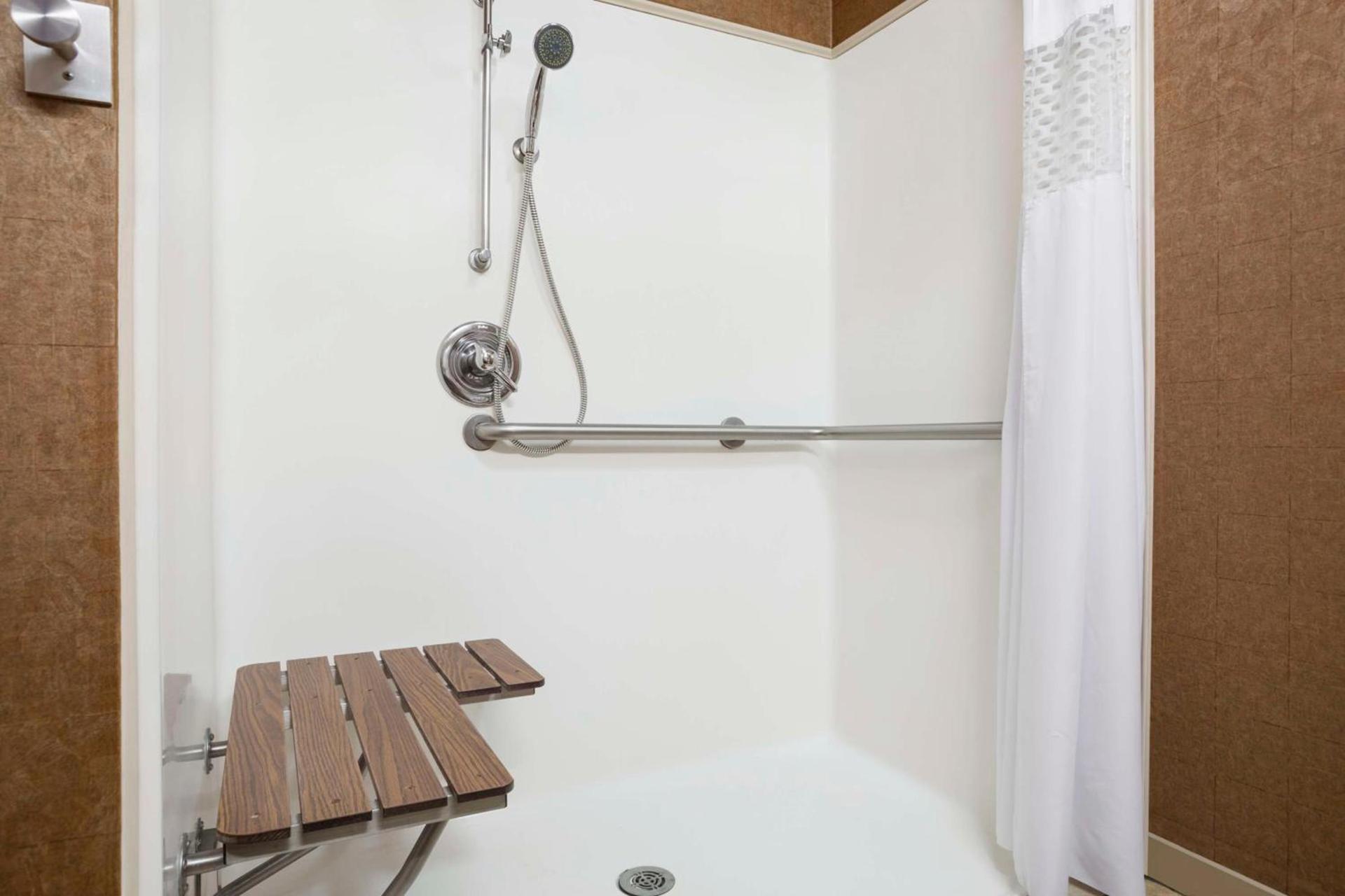 Hampton Inn Forrest City photo 21