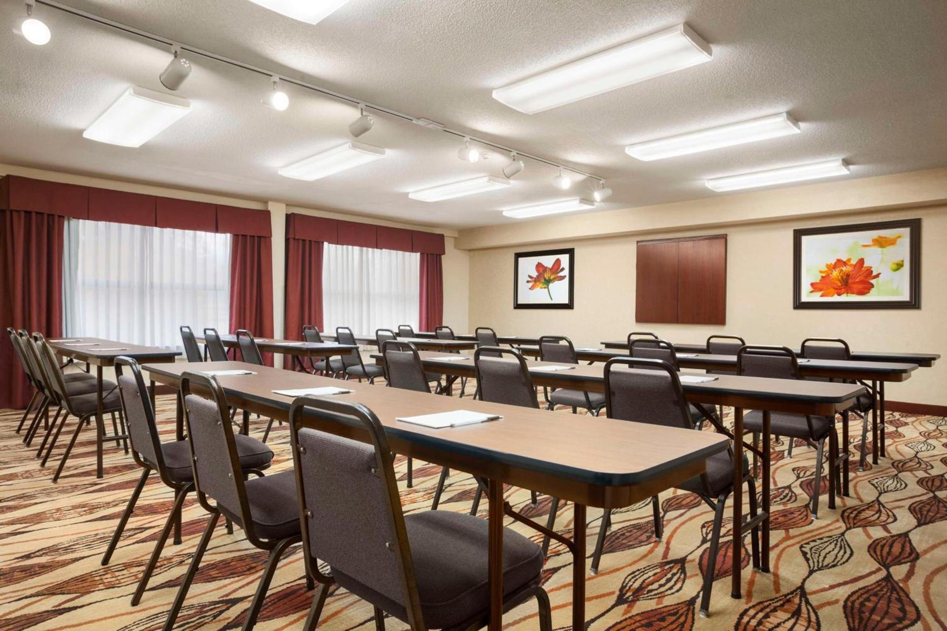 Hampton Inn Forrest City photo 27