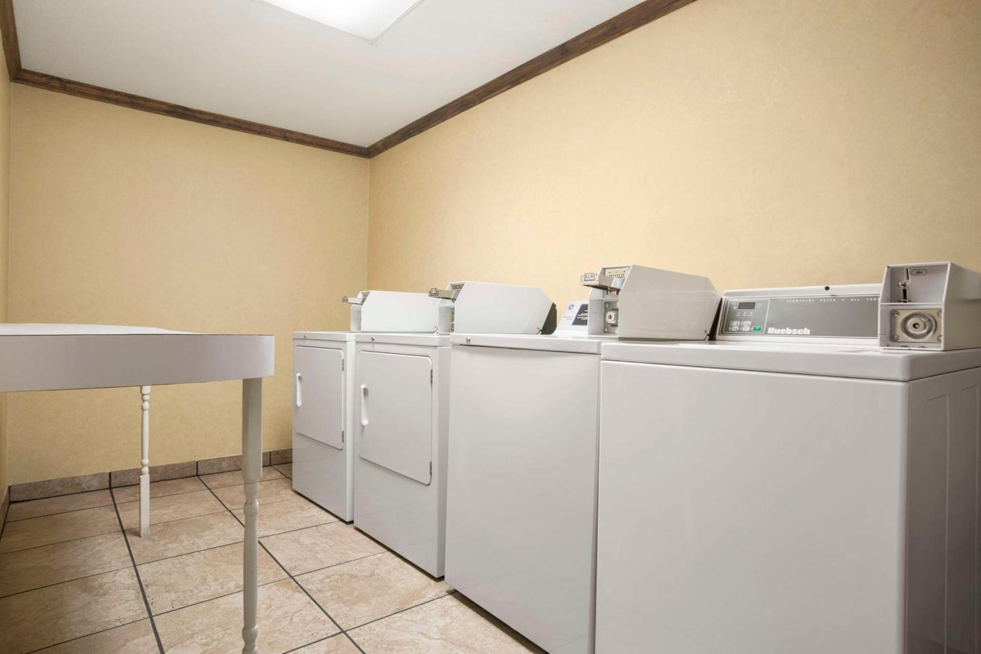 Hampton Inn Forrest City photo 29