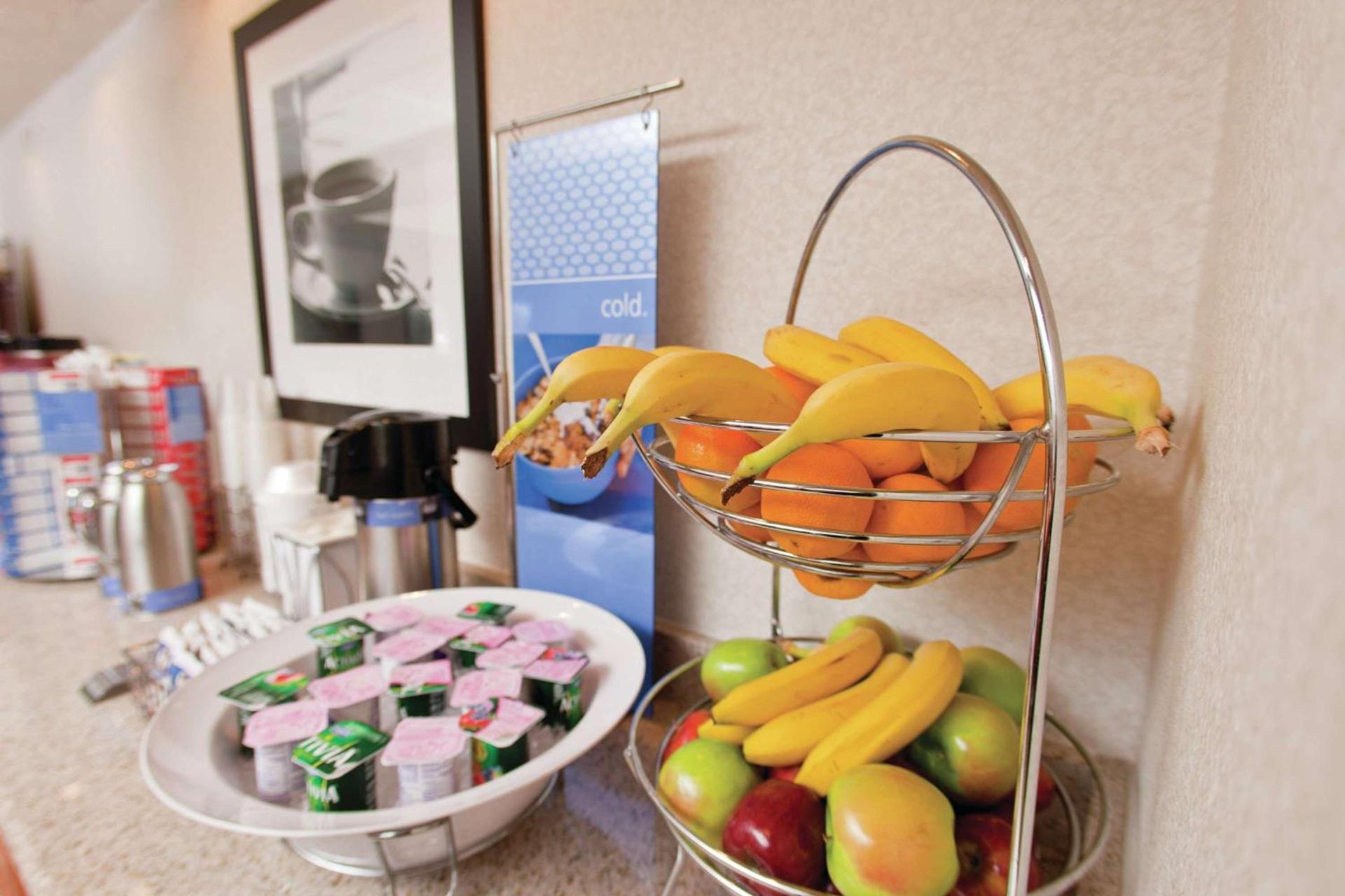 Hampton Inn Findlay photo 7
