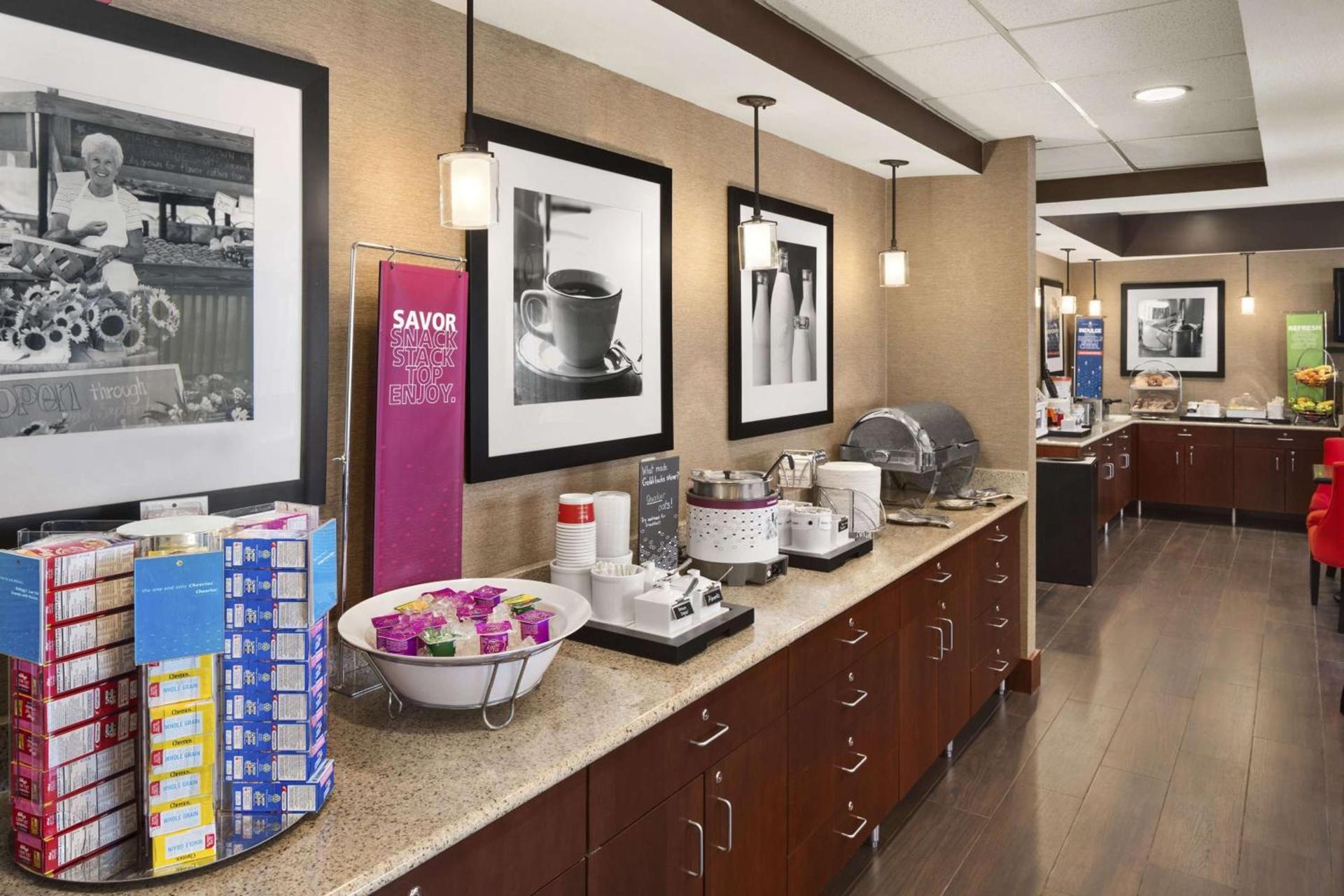 Hampton Inn Findlay photo 9