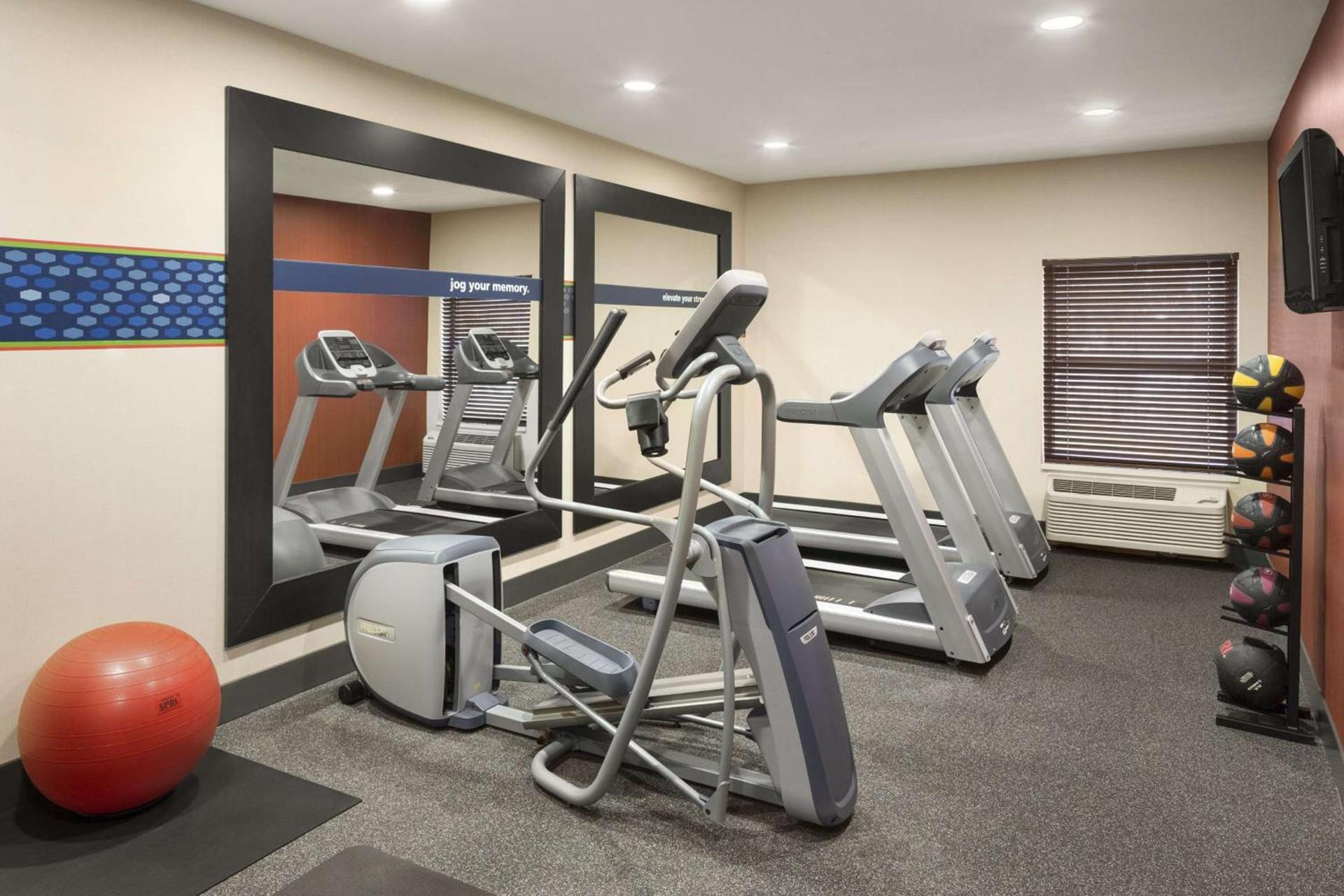 Hampton Inn Findlay photo 11