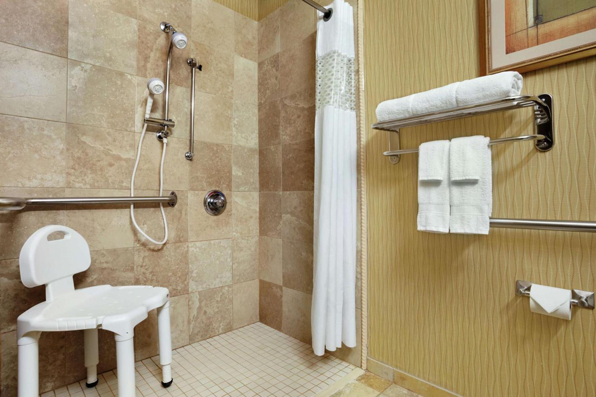 Hampton Inn Findlay photo 14