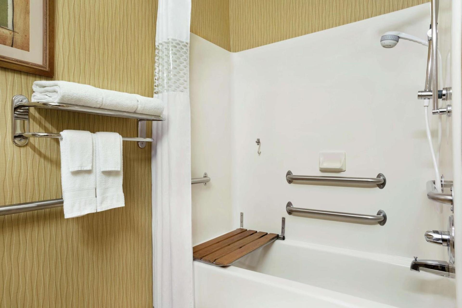 Hampton Inn Findlay photo 20
