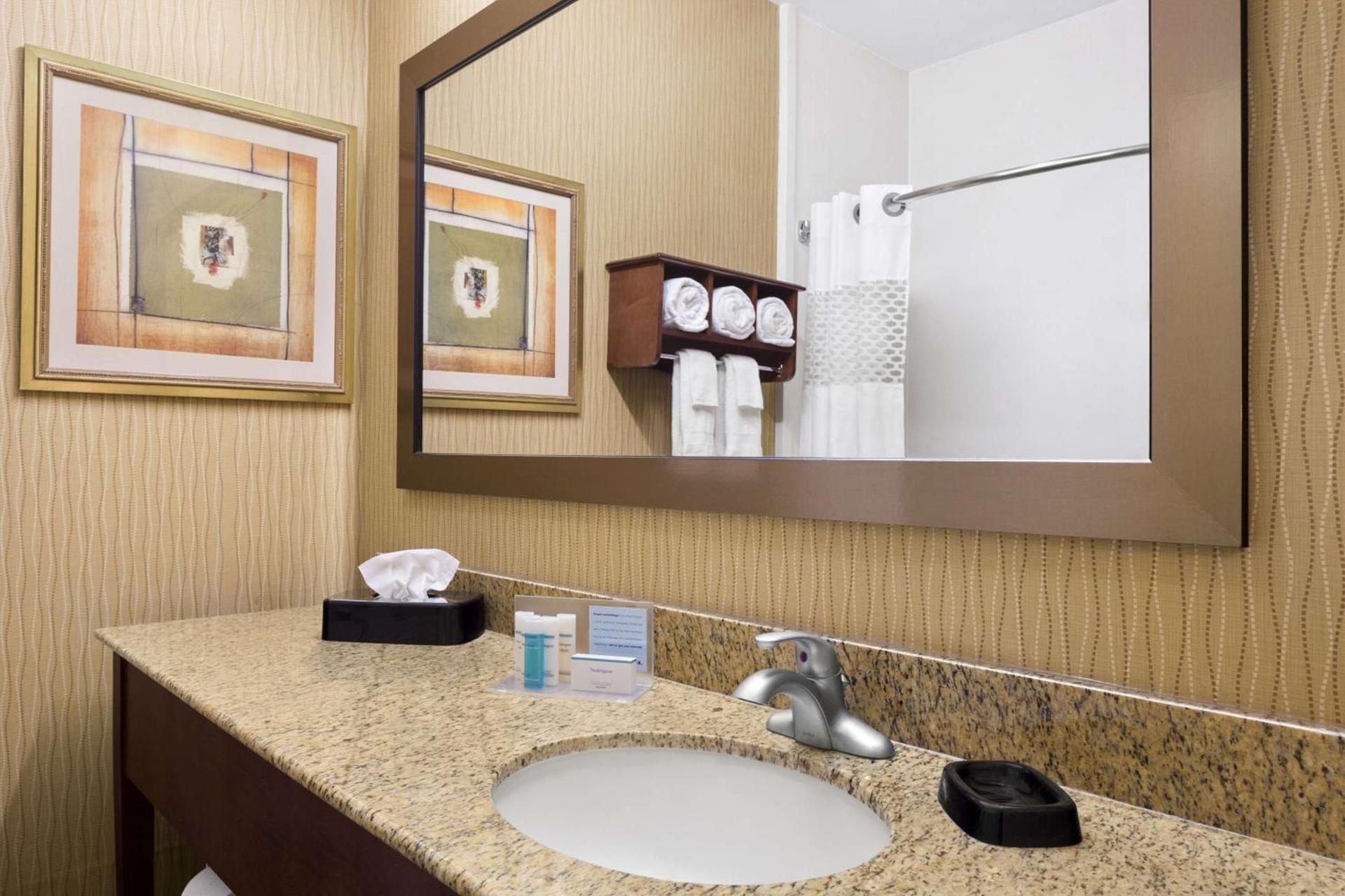 Hampton Inn Findlay photo 22