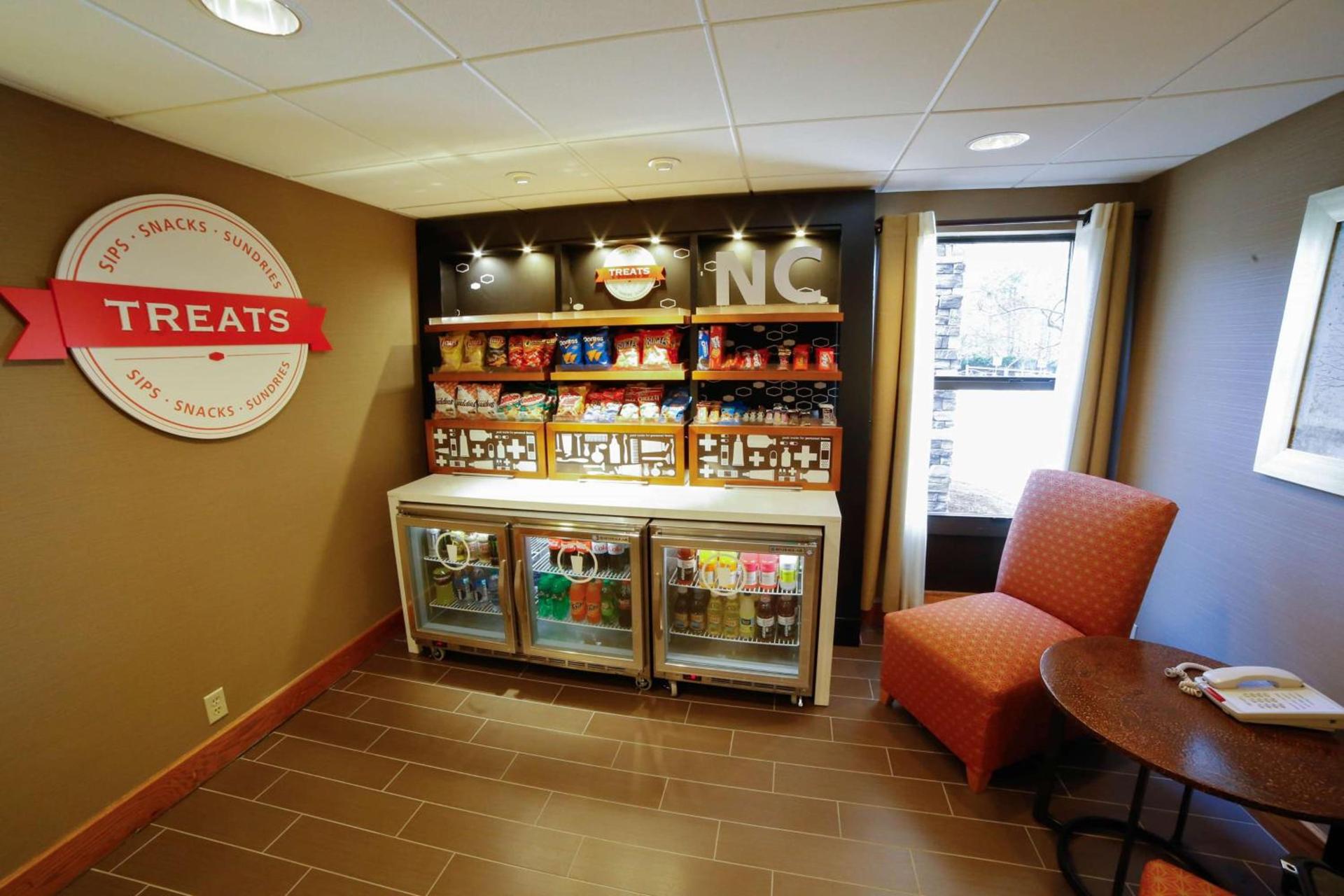 Hampton Inn Franklin, NC photo 11