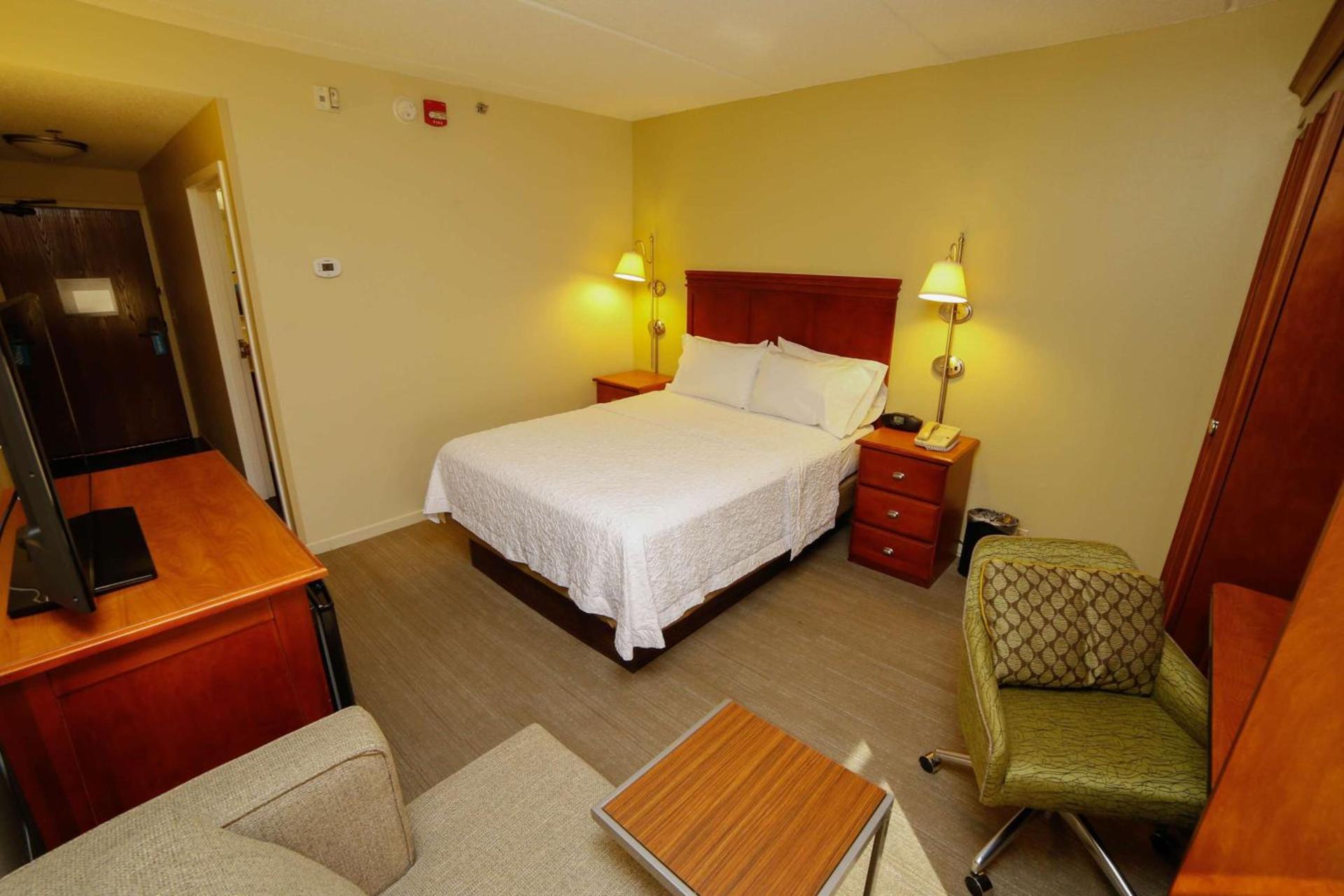 Hampton Inn Franklin, NC photo 16