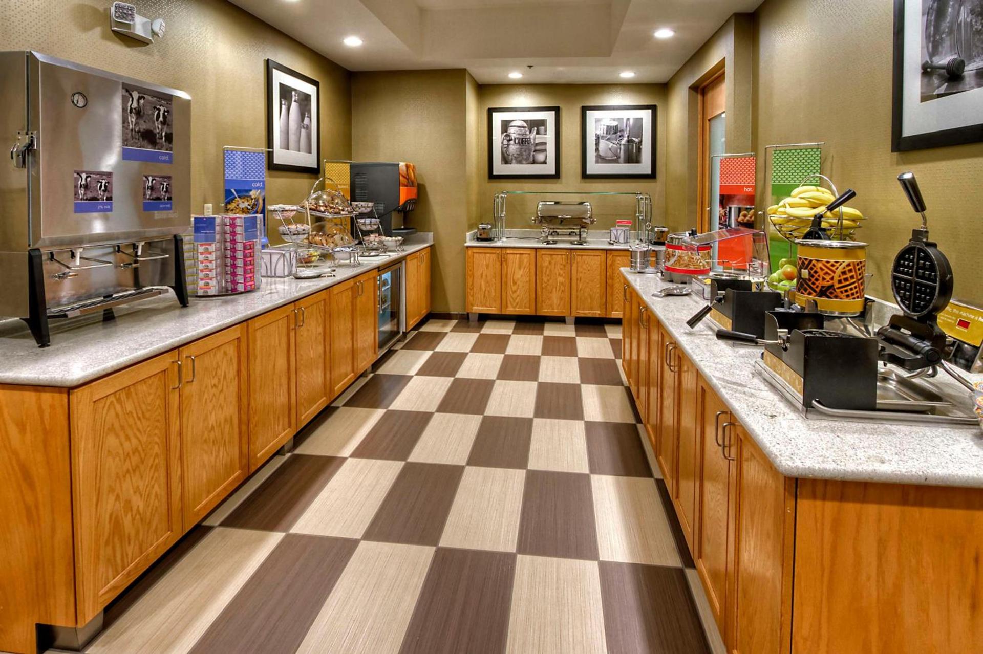 Hampton Inn Franklin, NC photo 13