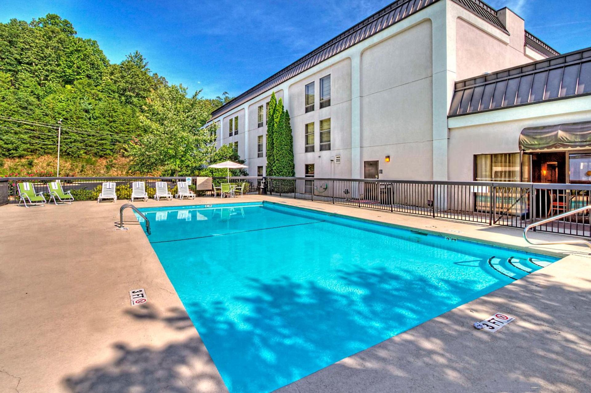 Hampton Inn Franklin, NC photo 10