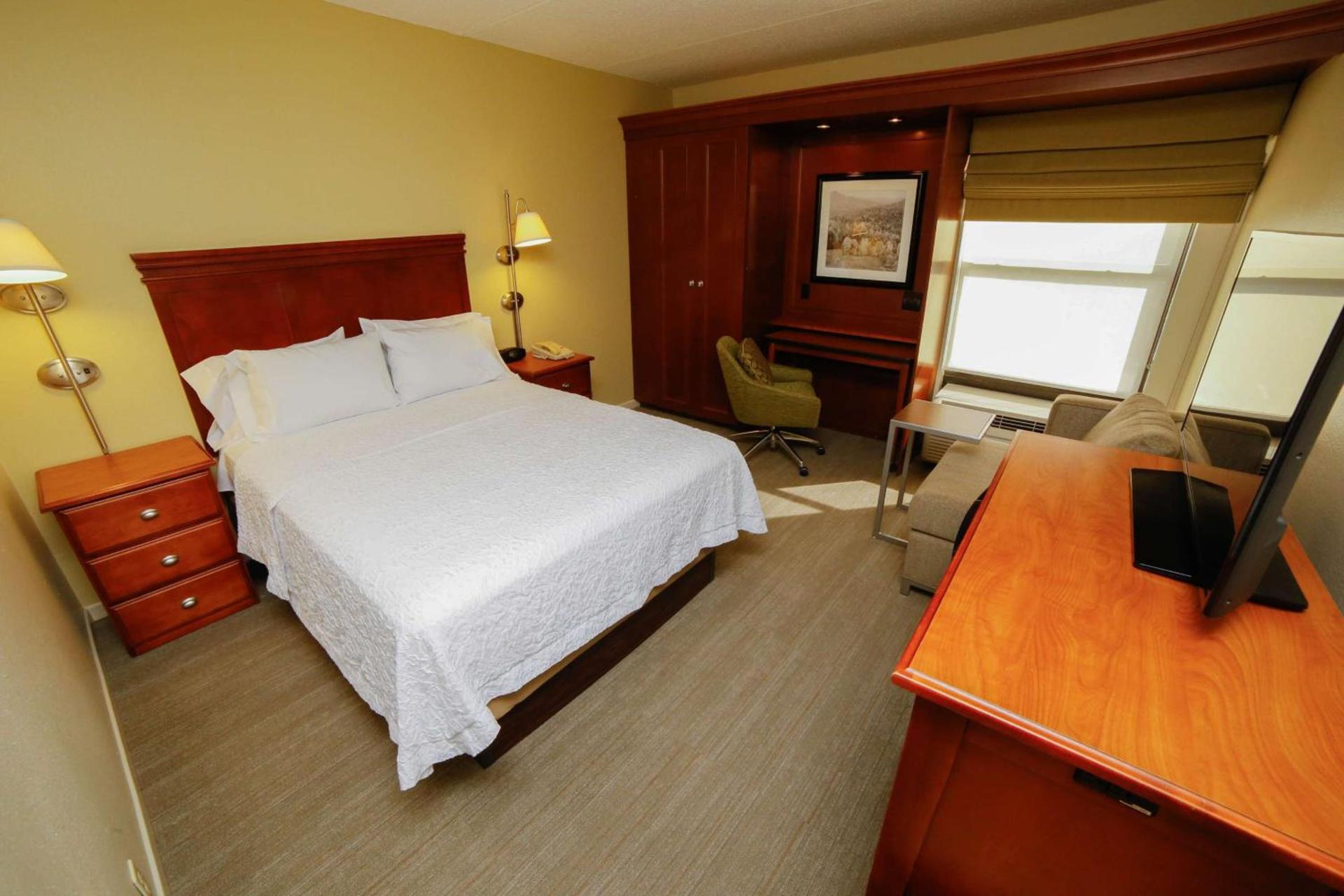 Hampton Inn Franklin, NC photo 19