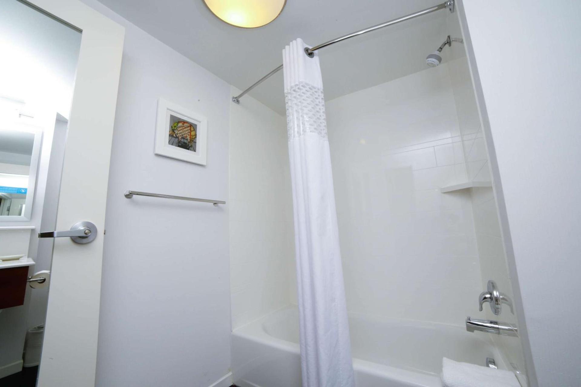 Hampton Inn Franklin, NC photo 20