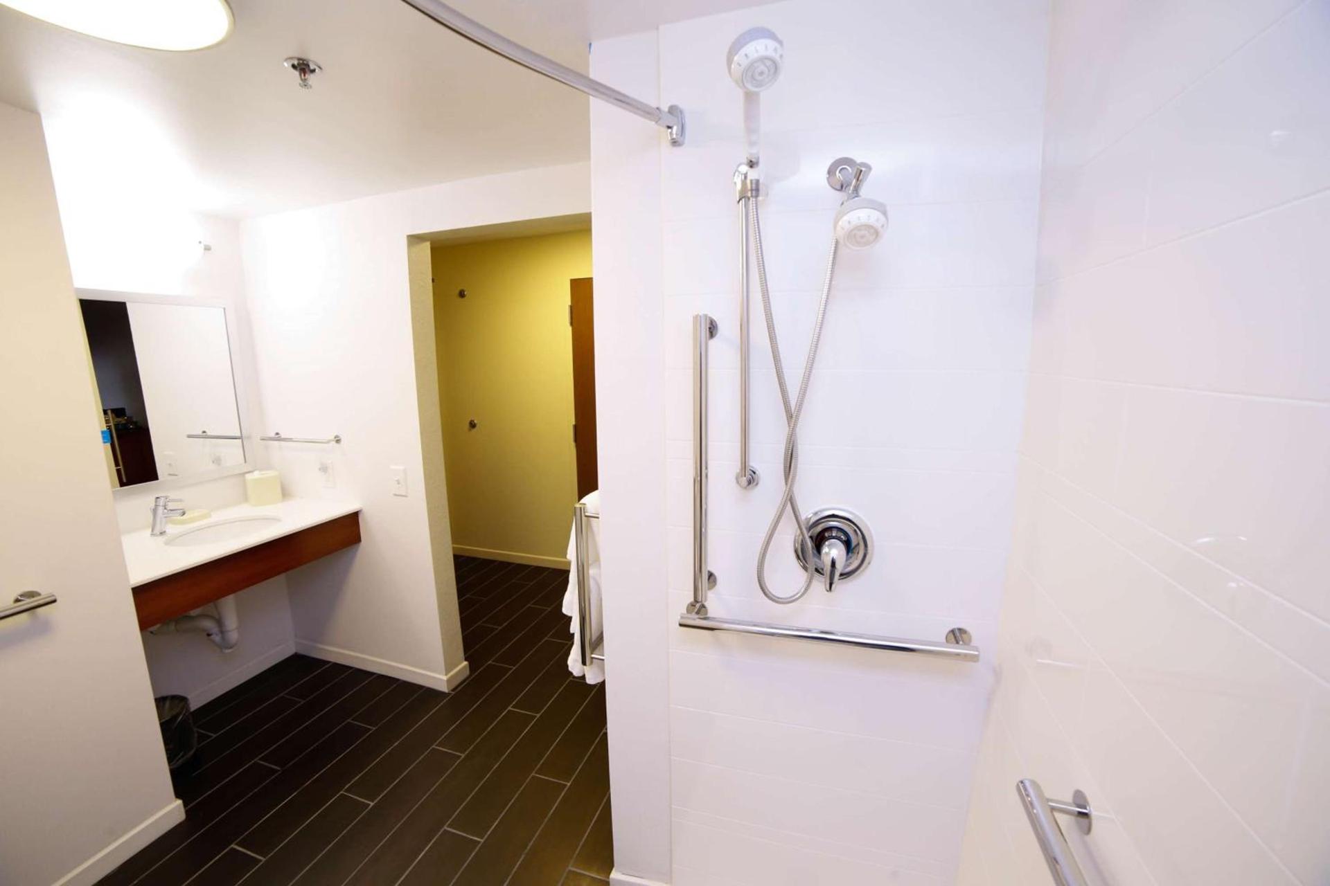Hampton Inn Franklin, NC photo 22
