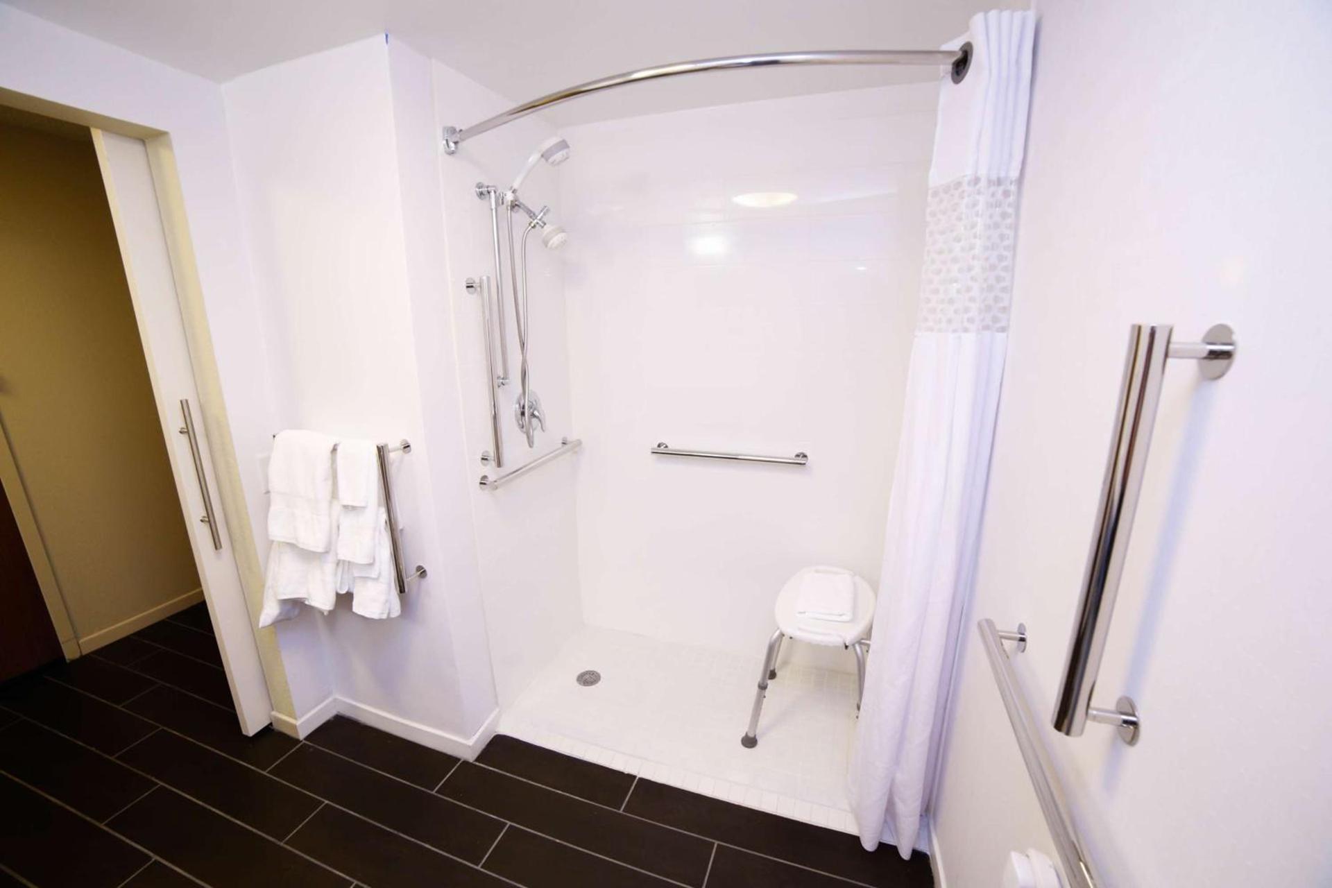 Hampton Inn Franklin, NC photo 23