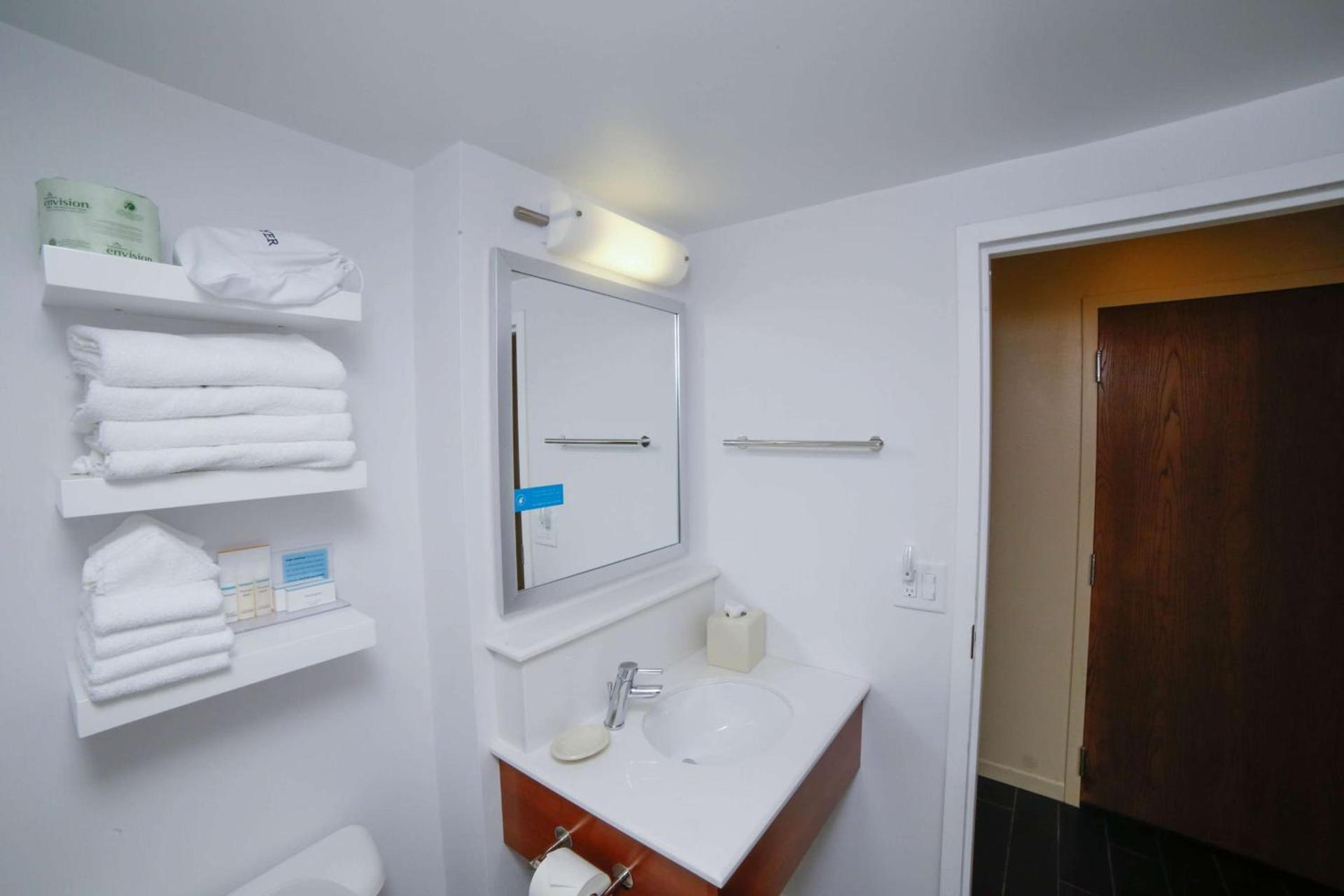Hampton Inn Franklin, NC photo 27