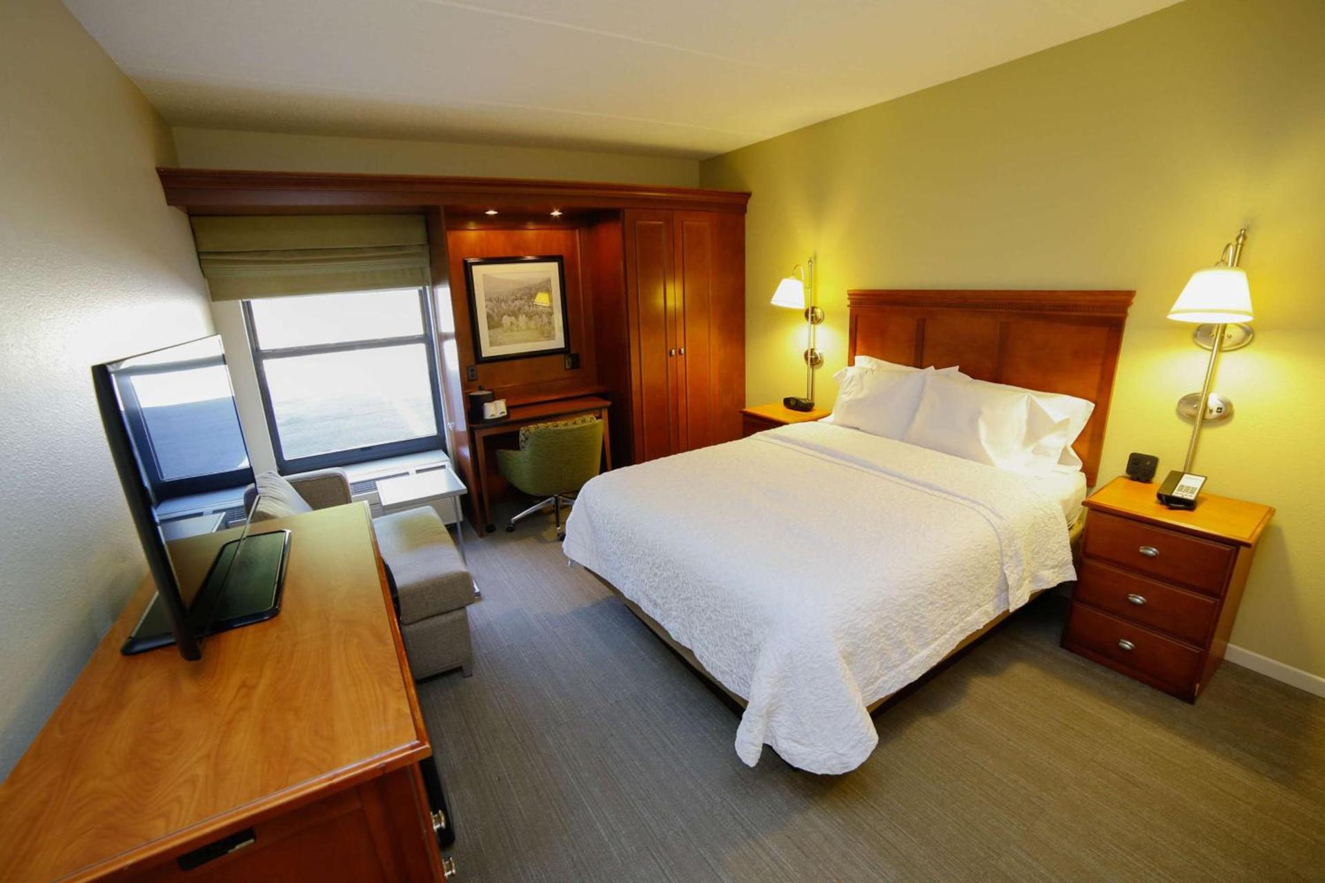 Hampton Inn Franklin, NC photo 28