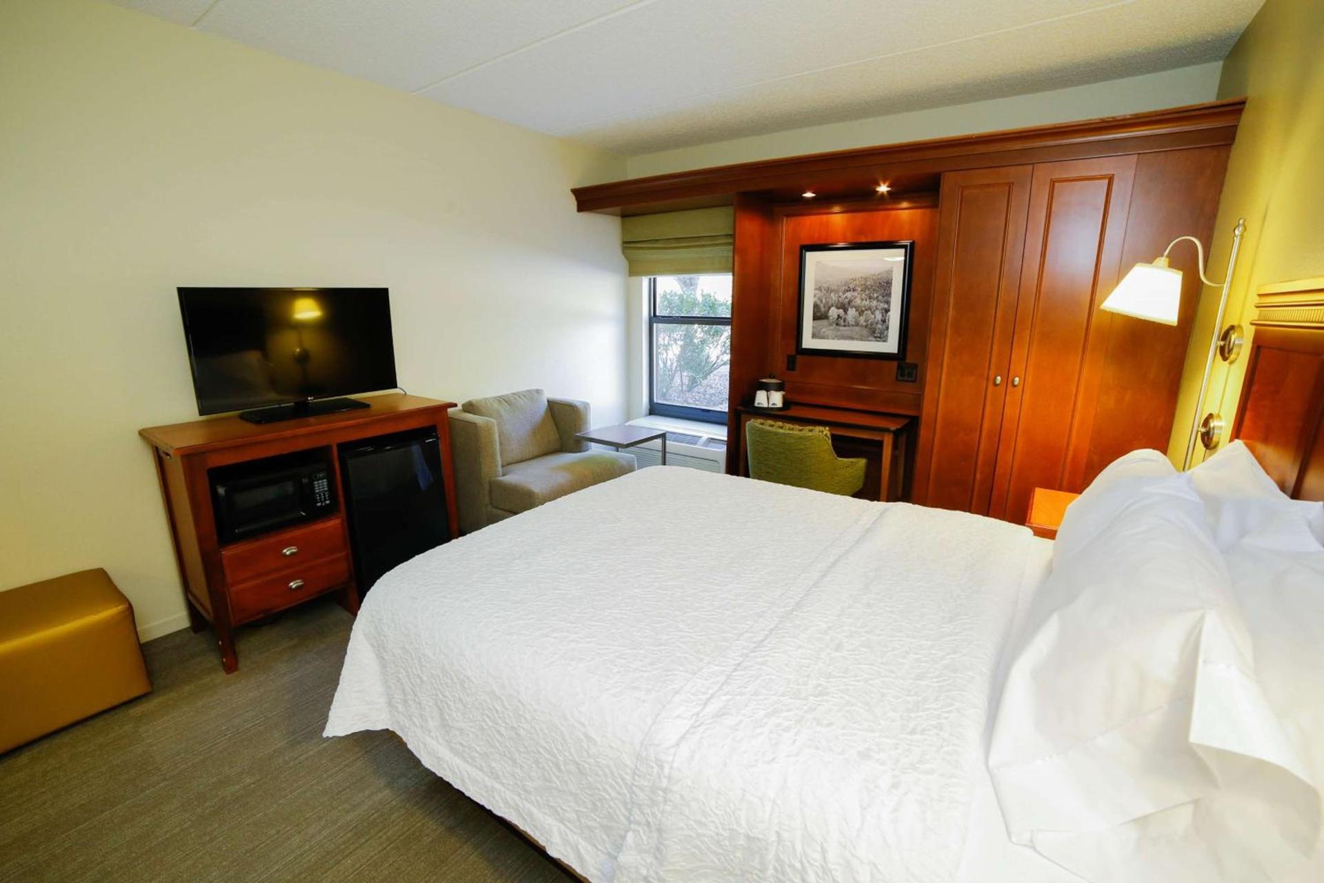 Hampton Inn Franklin, NC photo 33
