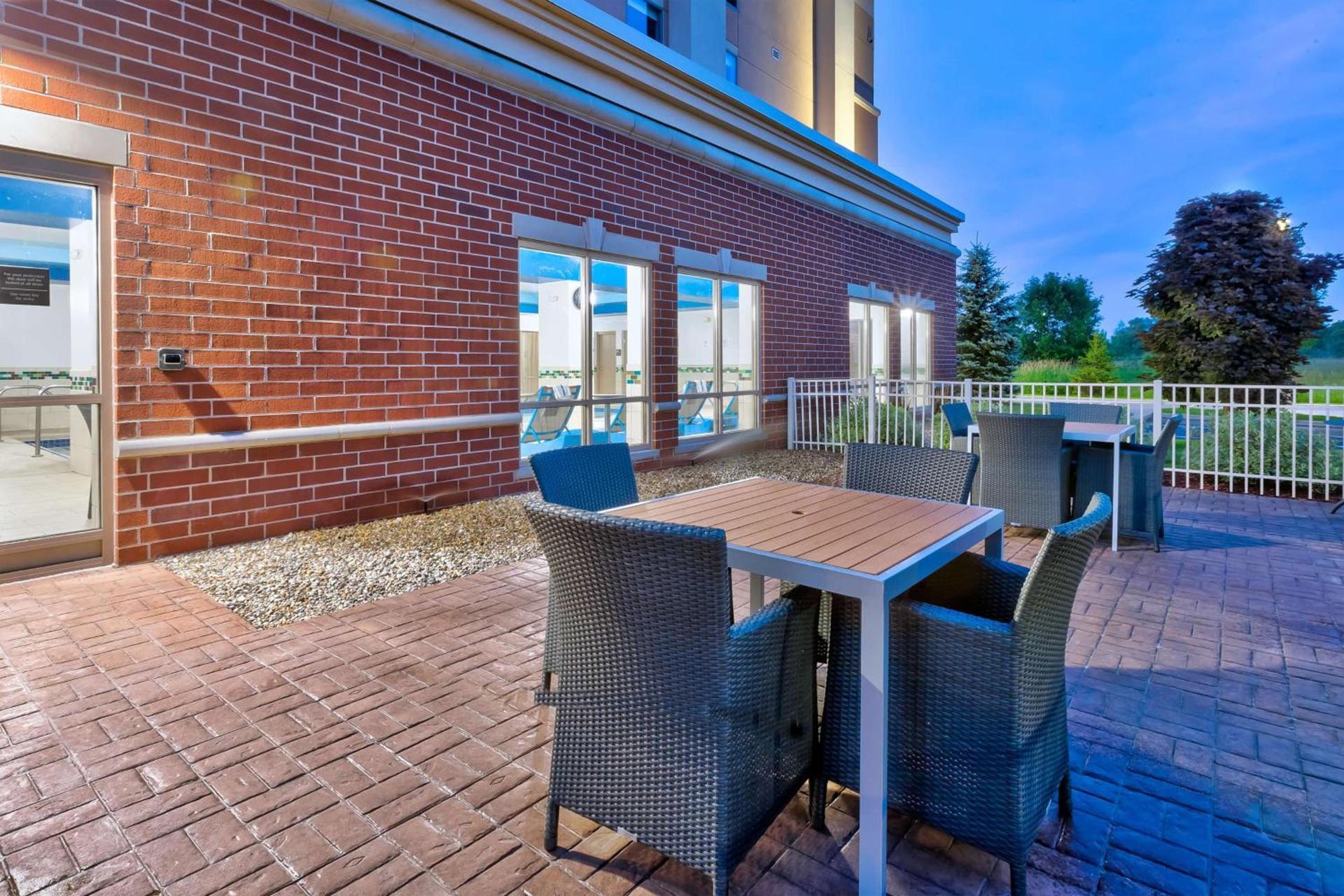 Hampton Inn and Suites Flint/Grand Blanc photo 2