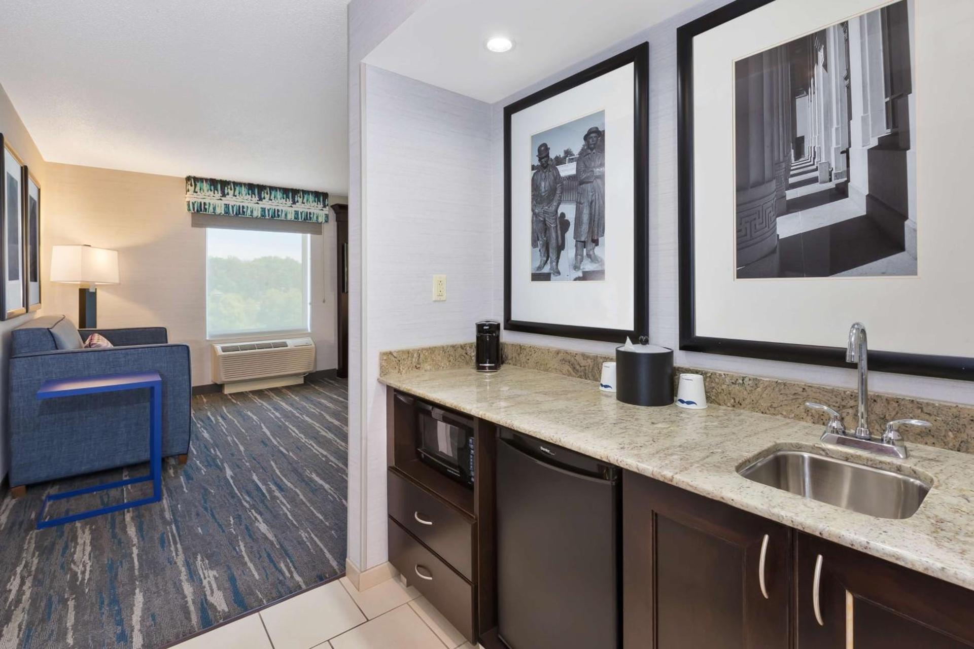 Hampton Inn and Suites Flint/Grand Blanc photo 21