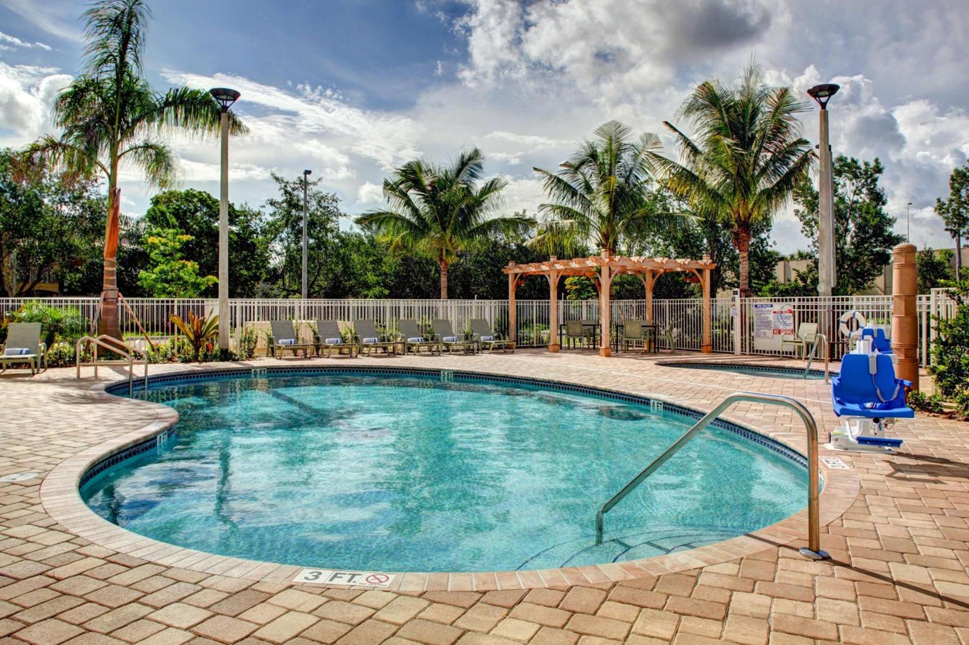 Hampton Inn and Suites Coconut Creek photo 8