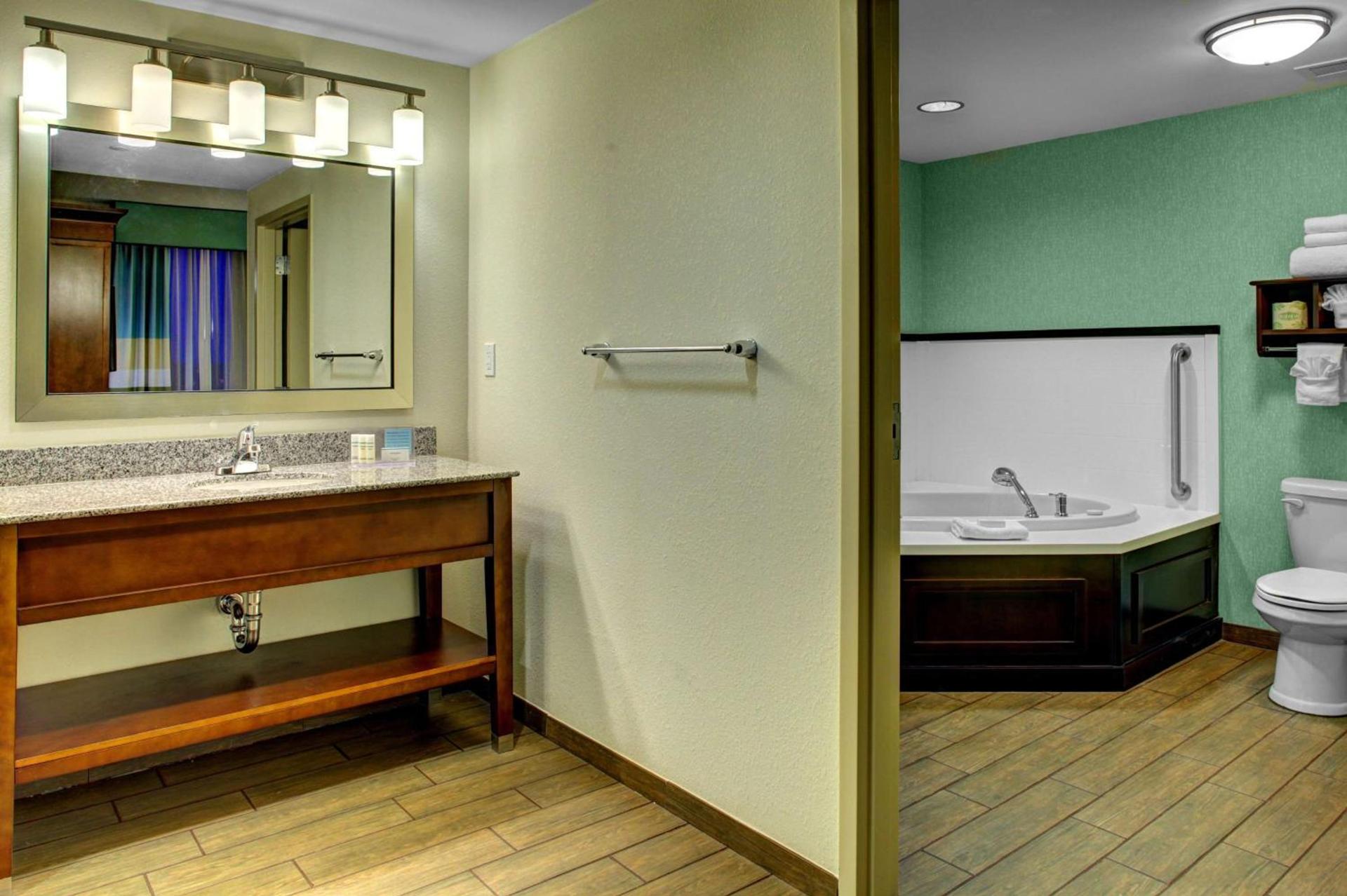 Hampton Inn and Suites Coconut Creek photo 23