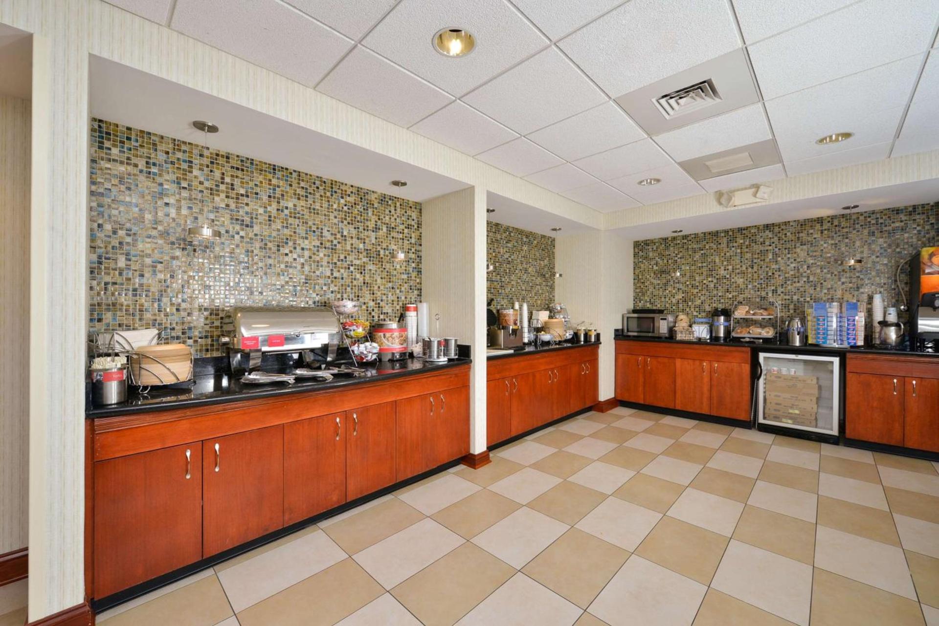 Hampton Inn Farmville photo 8