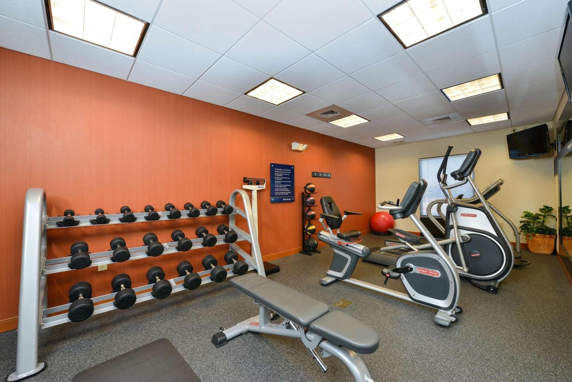 Hampton Inn Farmville photo 9