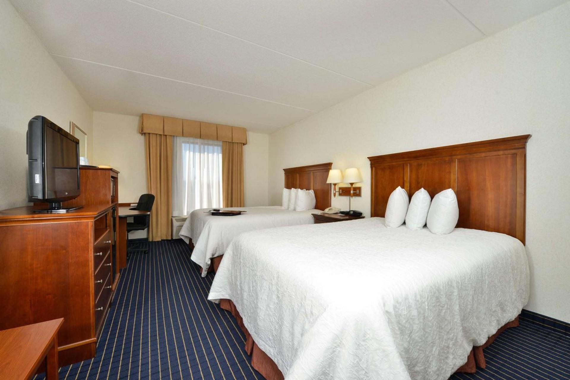 Hampton Inn Farmville photo 16