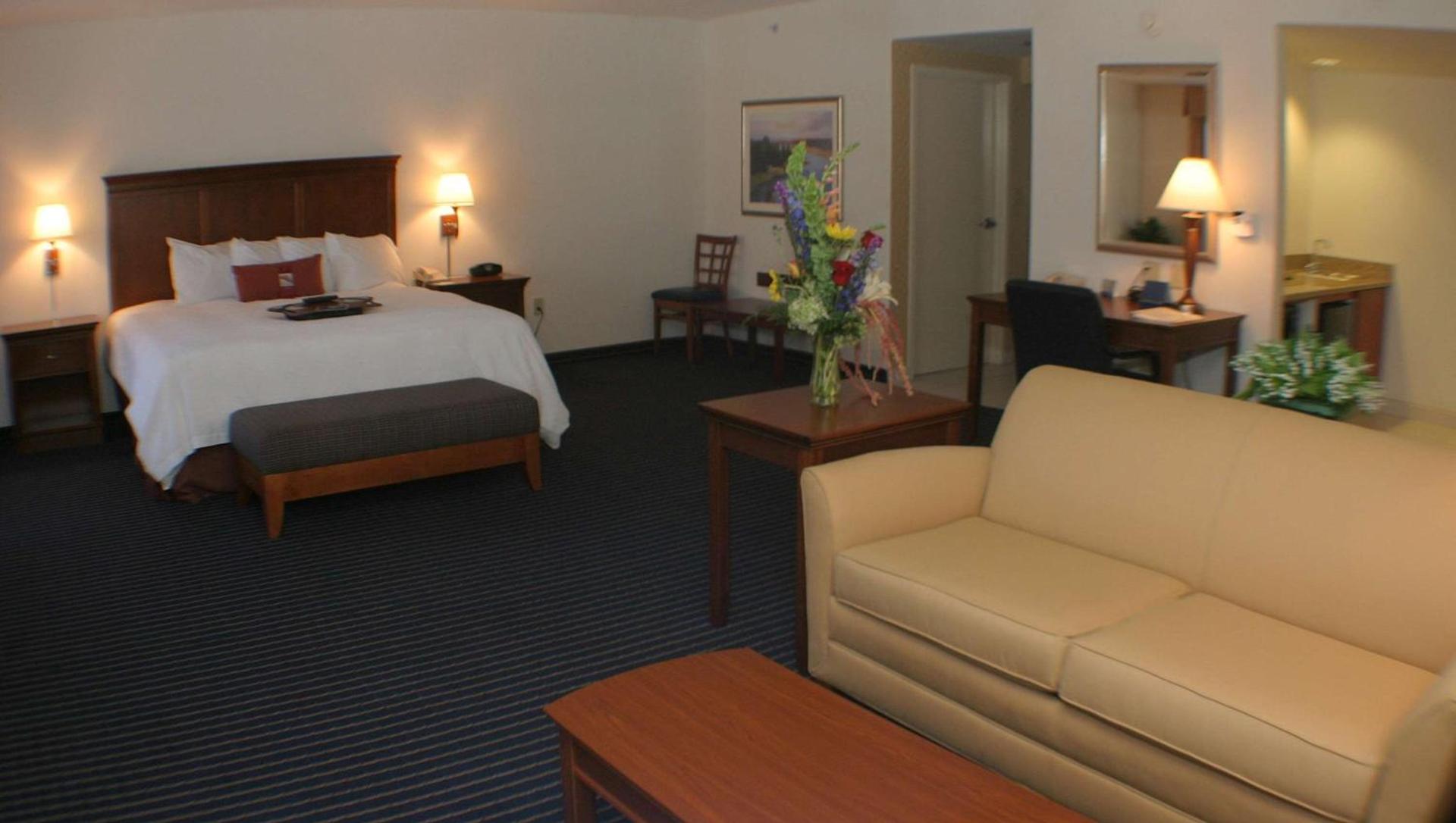 Hampton Inn Farmville photo 28