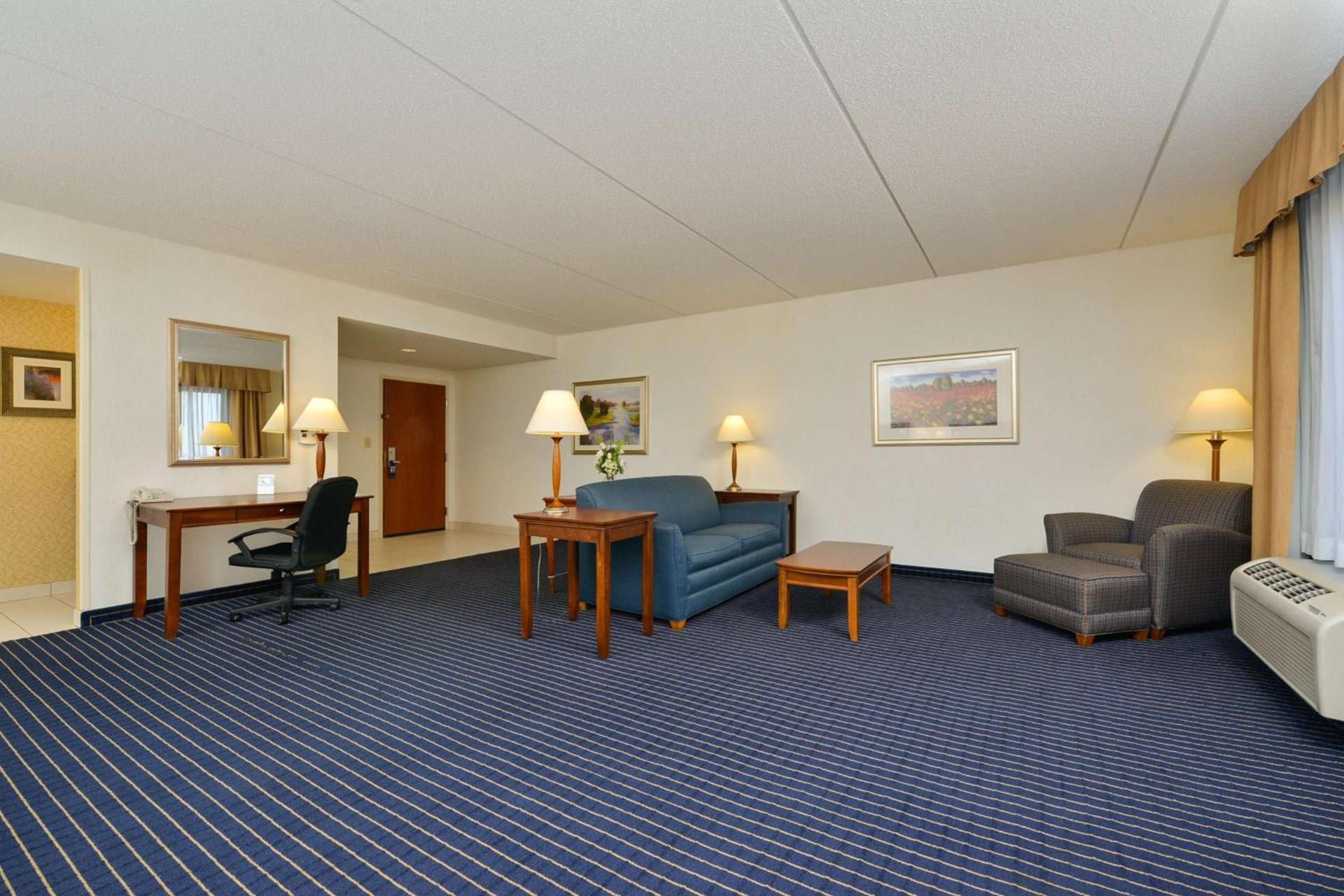 Hampton Inn Farmville photo 34