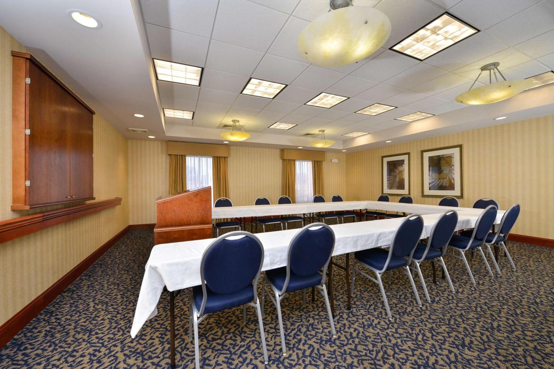 Hampton Inn Farmville photo 40