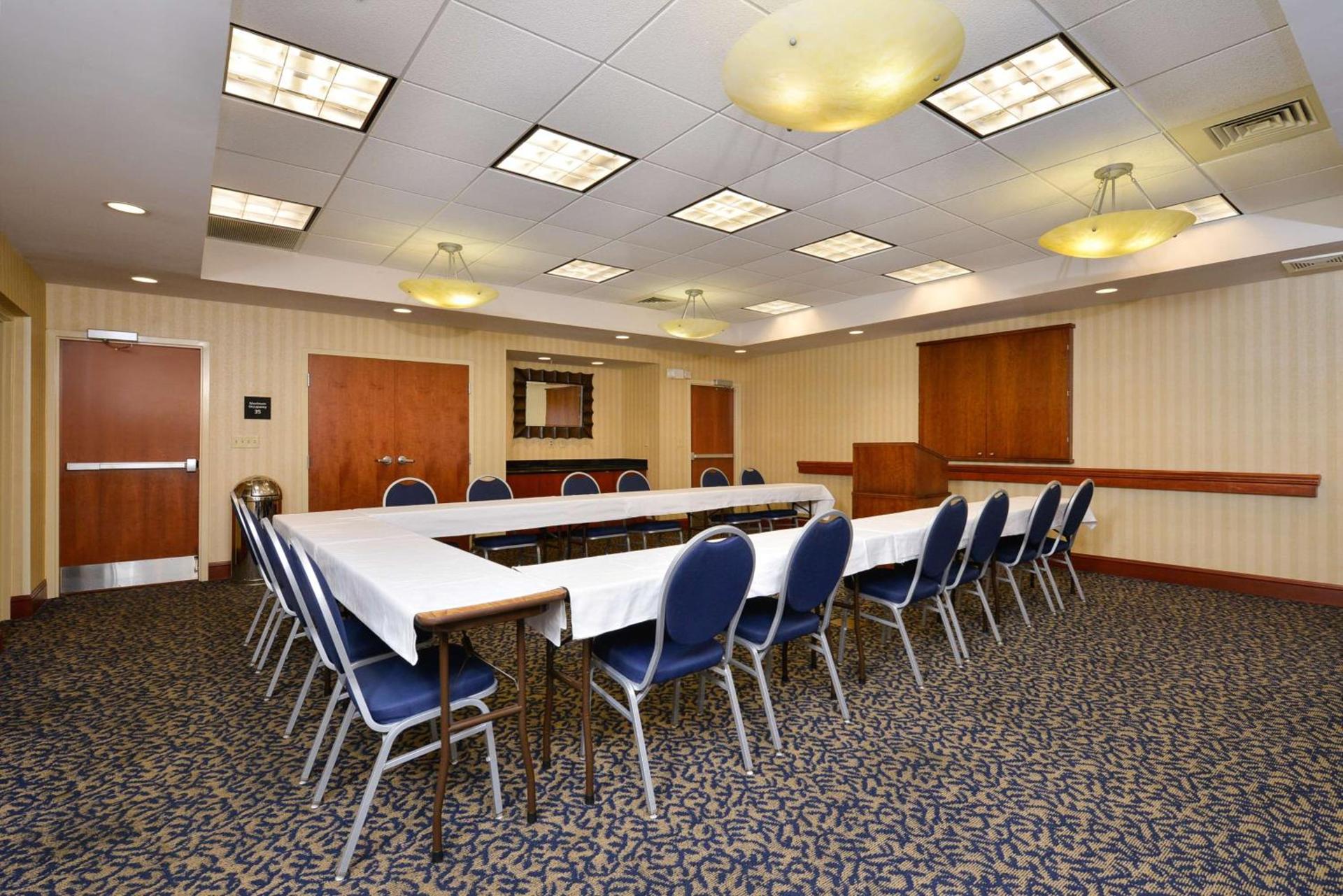 Hampton Inn Farmville photo 37