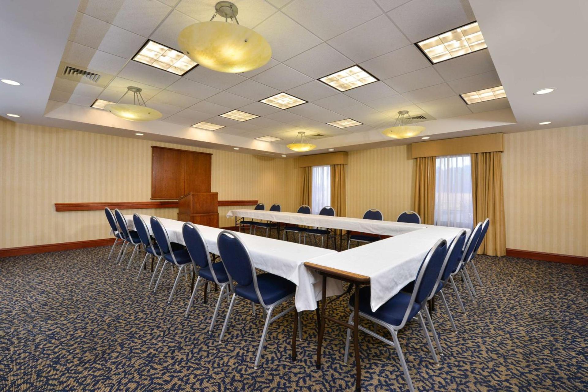 Hampton Inn Farmville photo 36