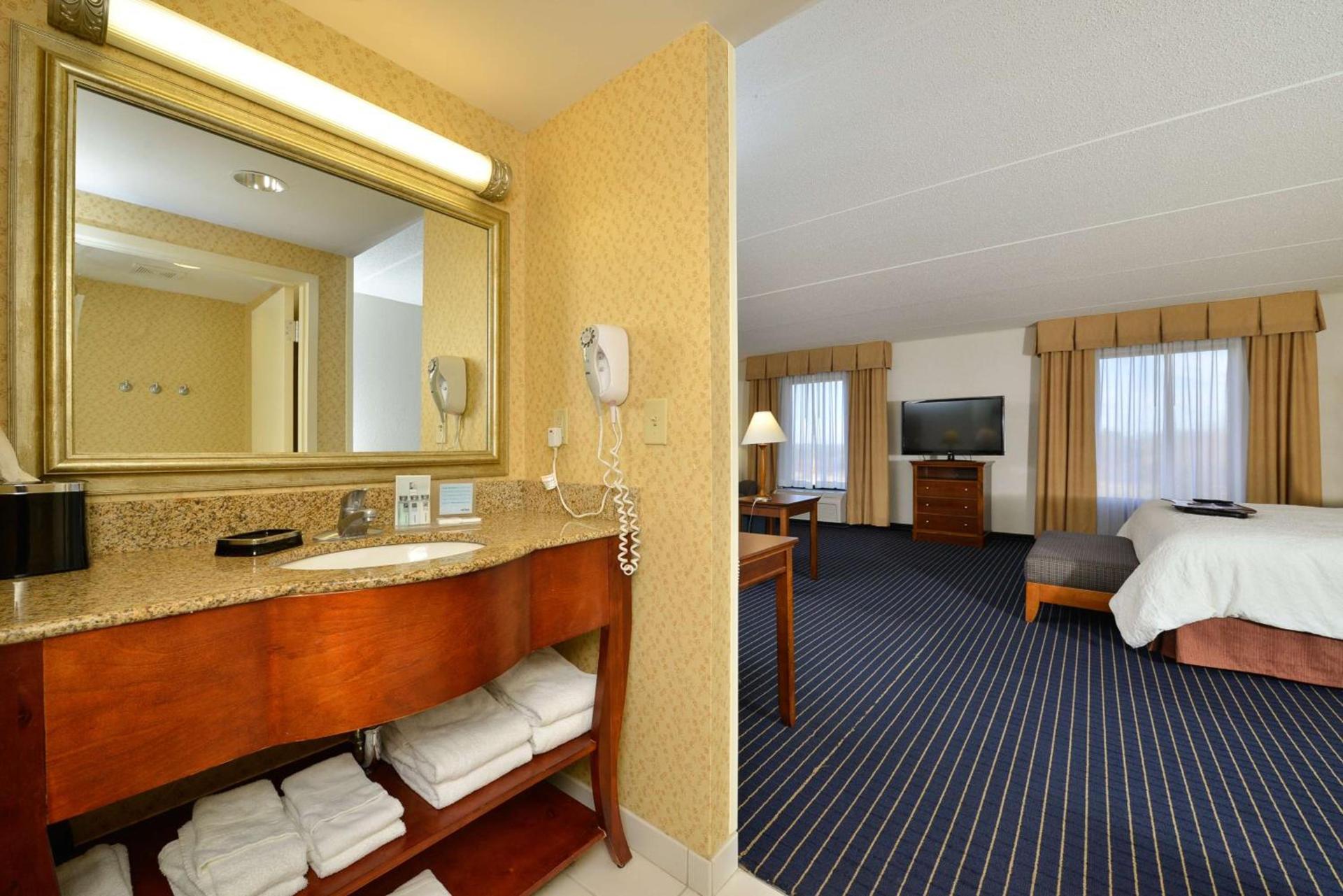 Hampton Inn Farmville photo 43