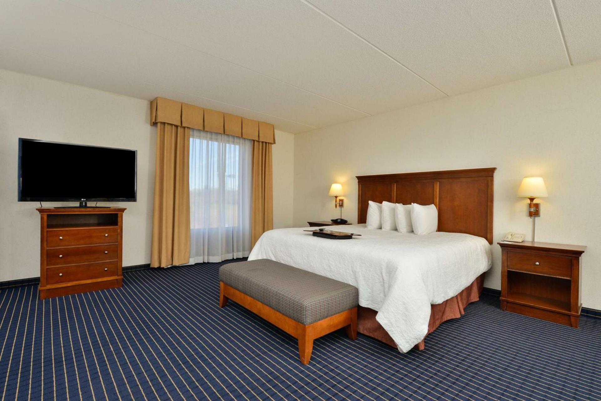 Hampton Inn Farmville photo 44