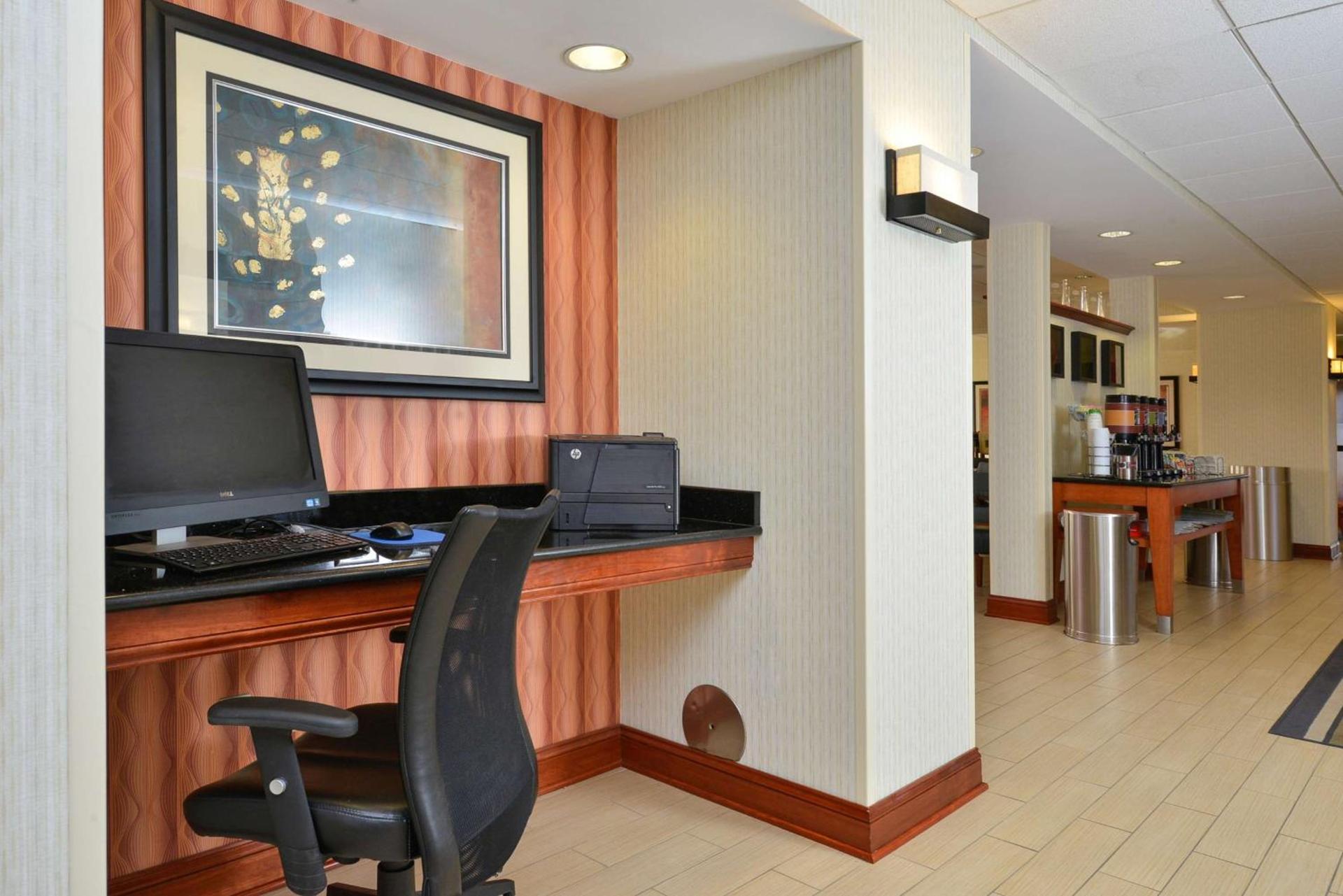 Hampton Inn Farmville photo 55