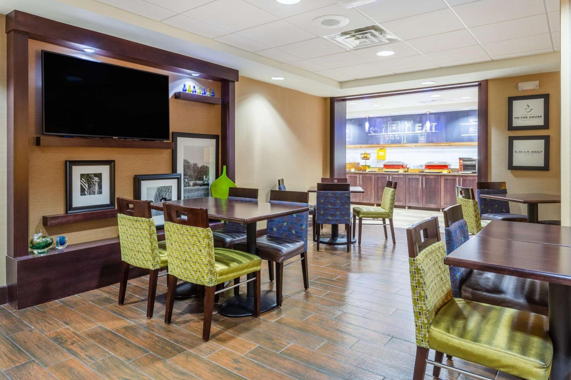 Hampton Inn Sioux Falls photo 9