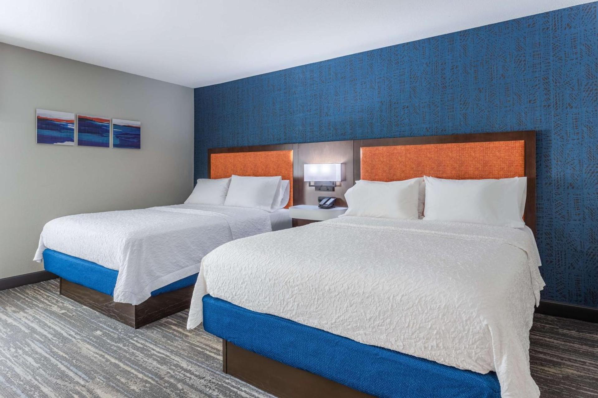 Hampton Inn Sioux Falls photo 17