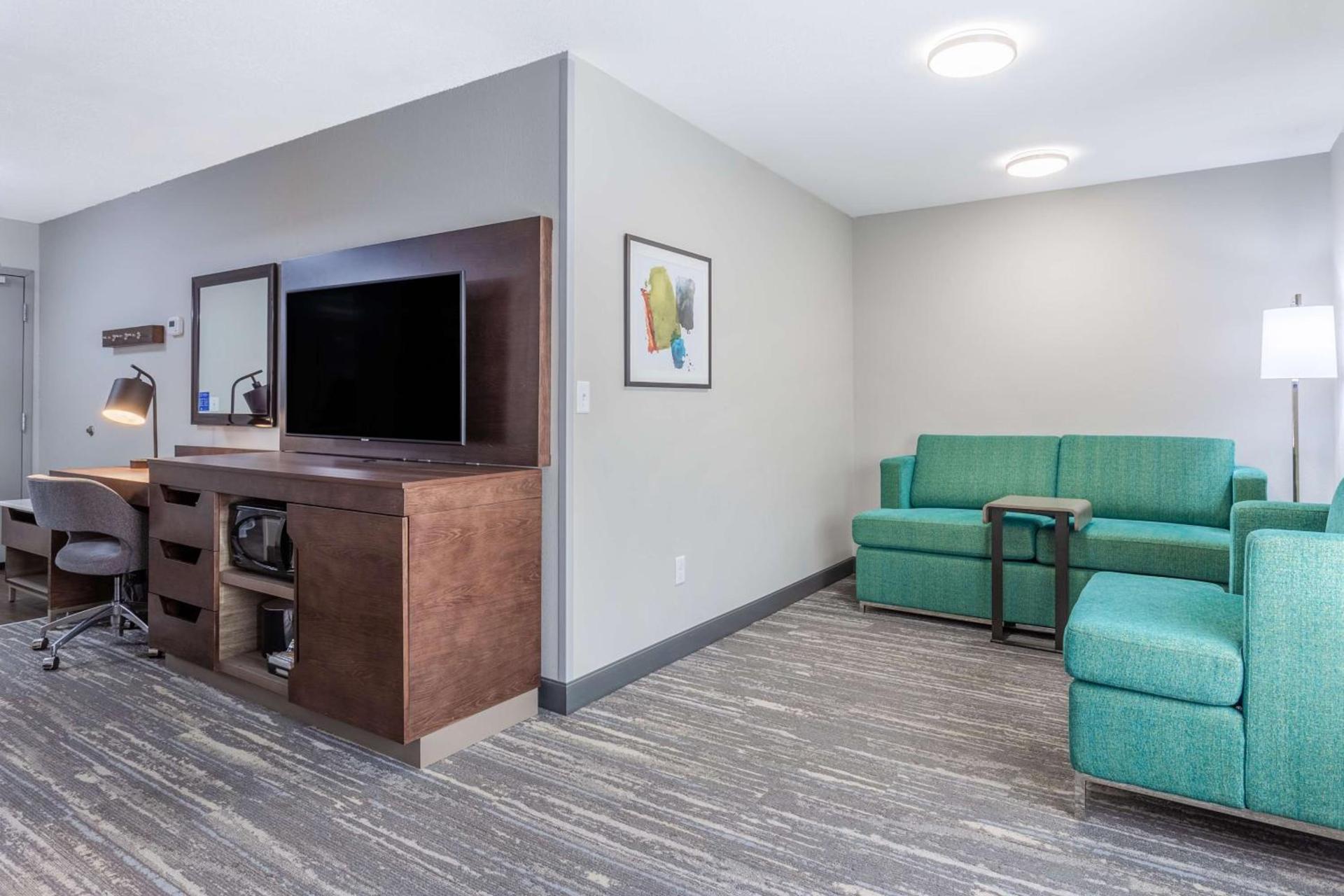 Hampton Inn Sioux Falls photo 20