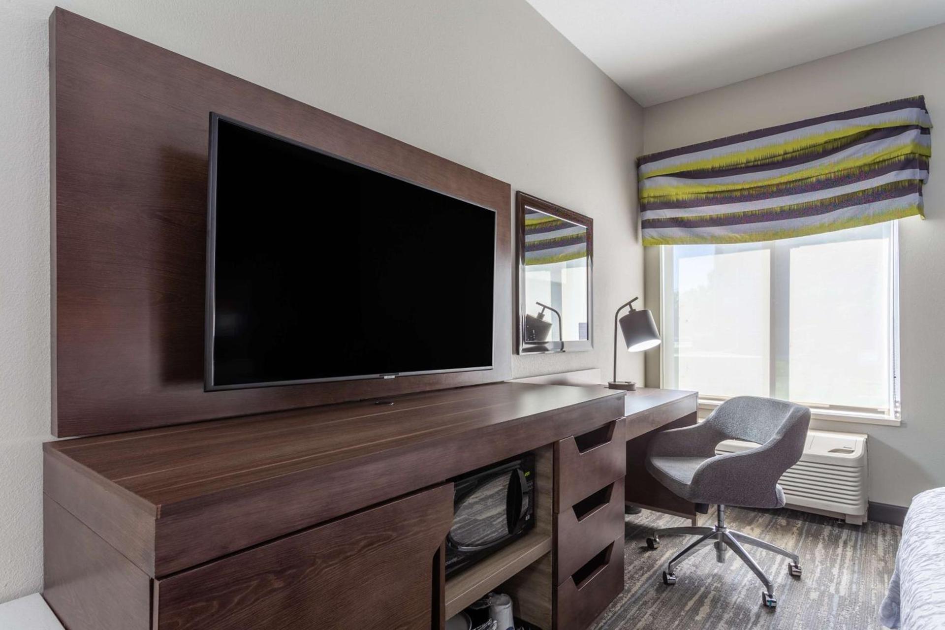 Hampton Inn Sioux Falls photo 34