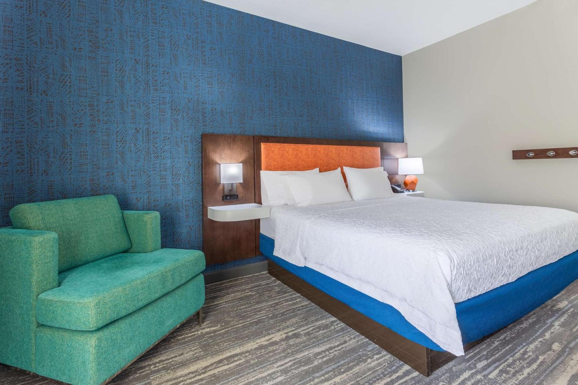 Hampton Inn Sioux Falls photo 35