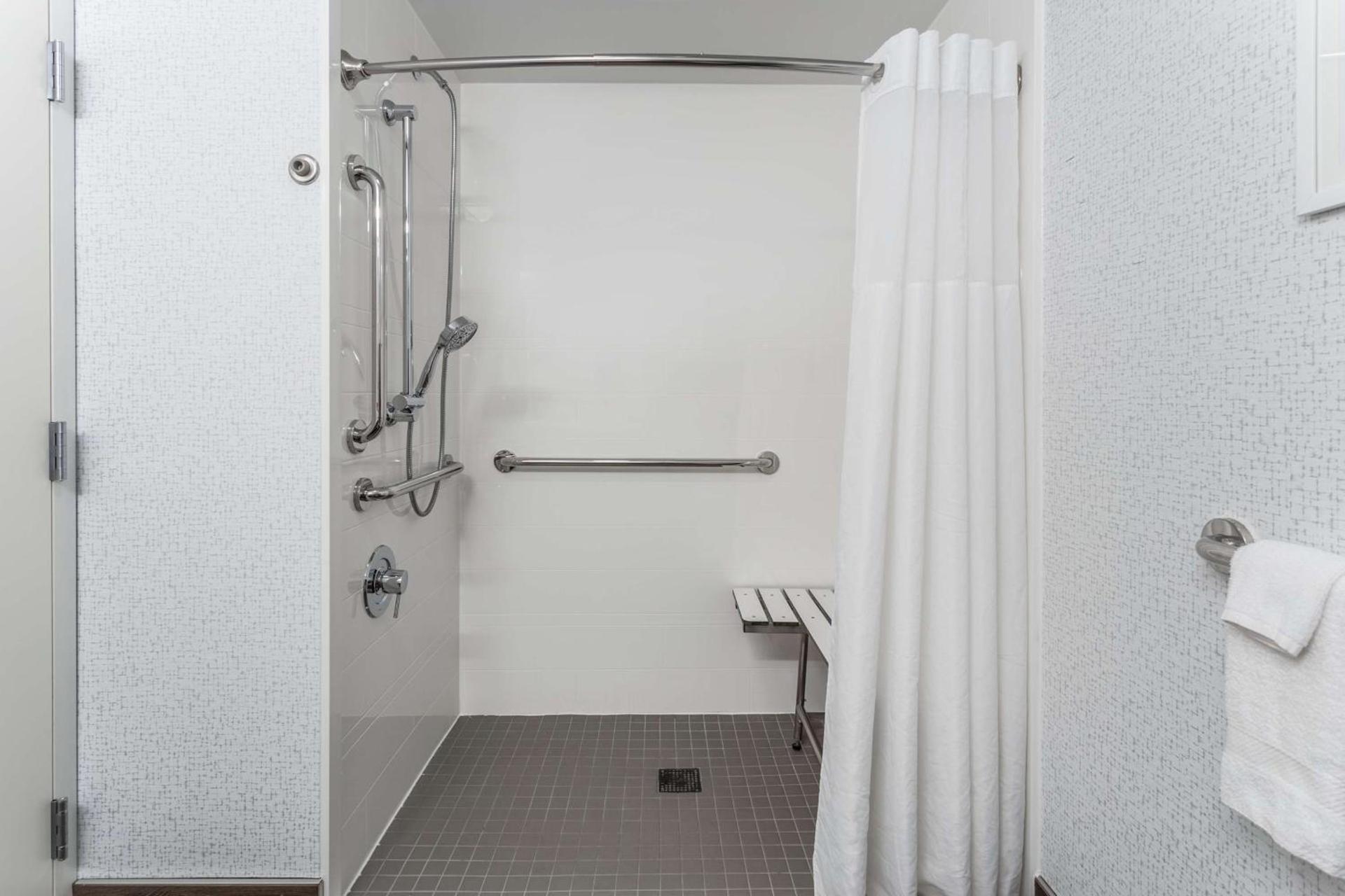Hampton Inn Sioux Falls photo 37