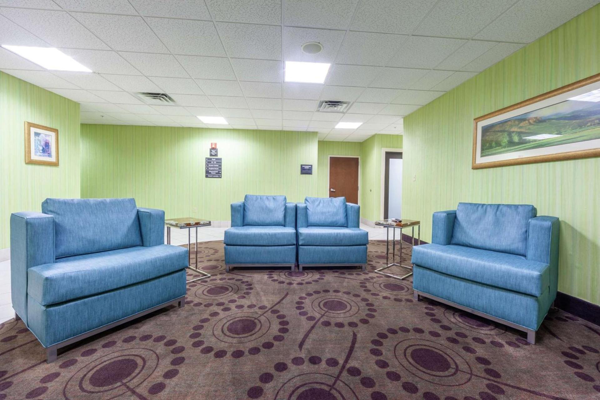 Hampton Inn Front Royal photo 6