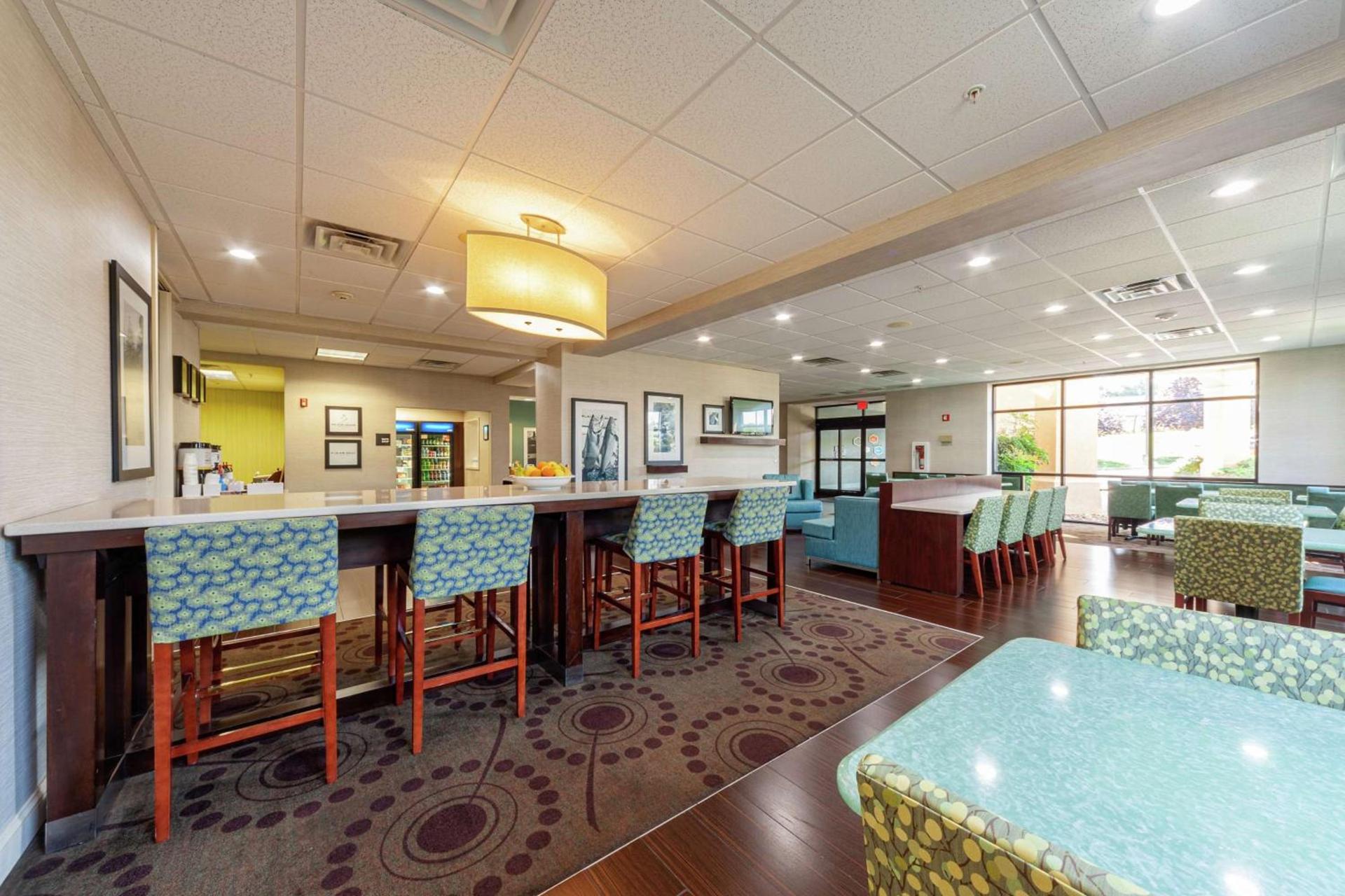 Hampton Inn Front Royal photo 9