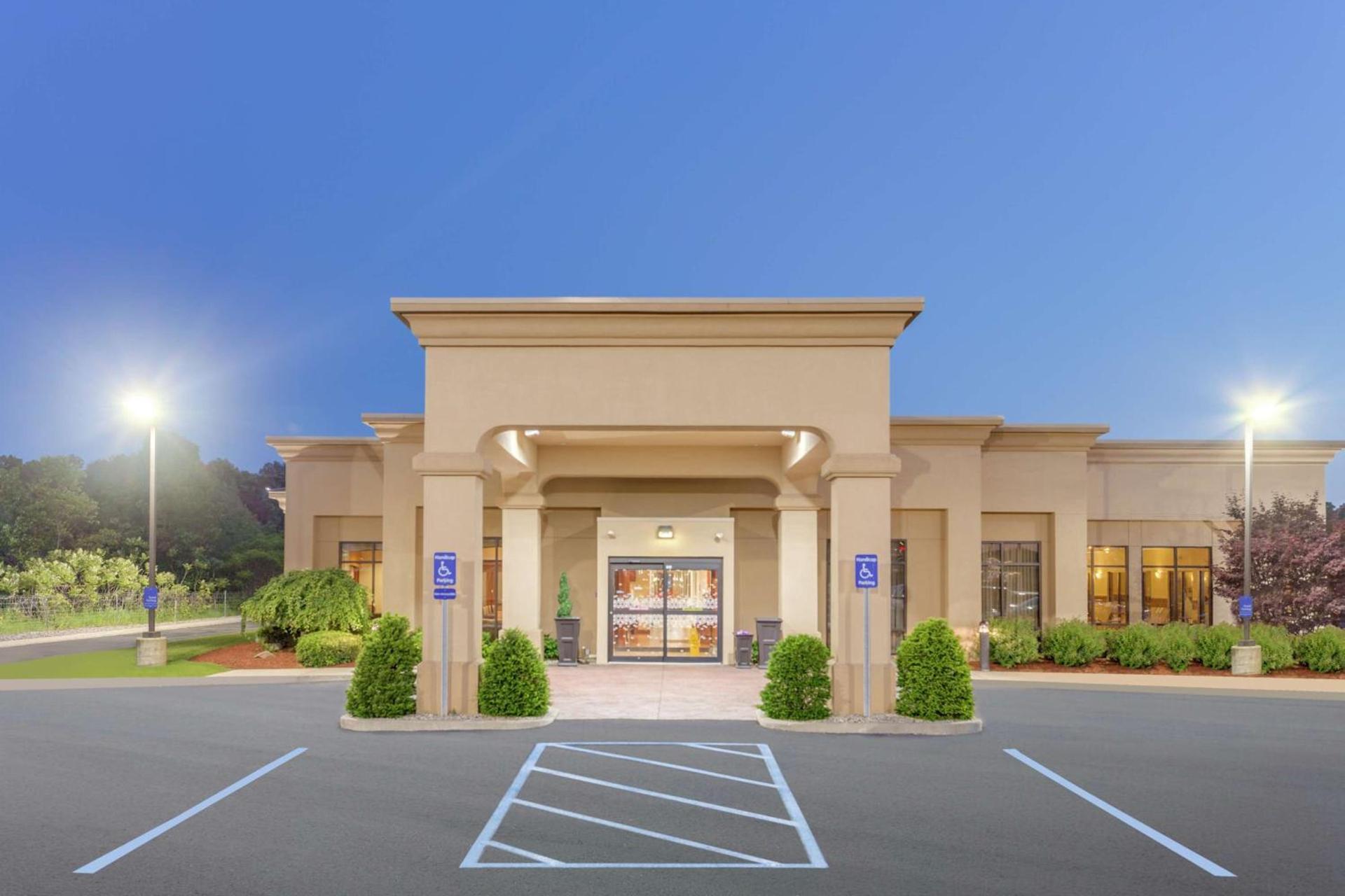 Hampton Inn Auburn photo 3