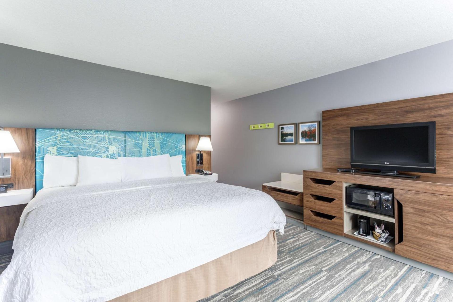 Hampton Inn Auburn photo 11