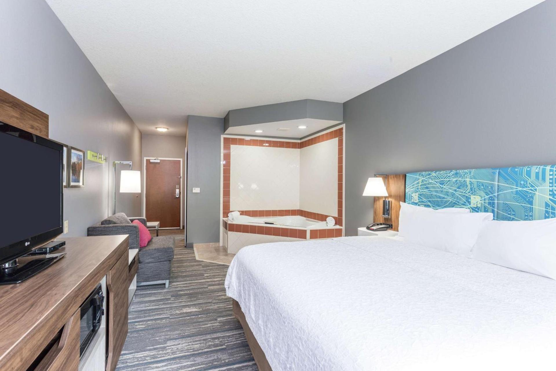 Hampton Inn Auburn photo 14