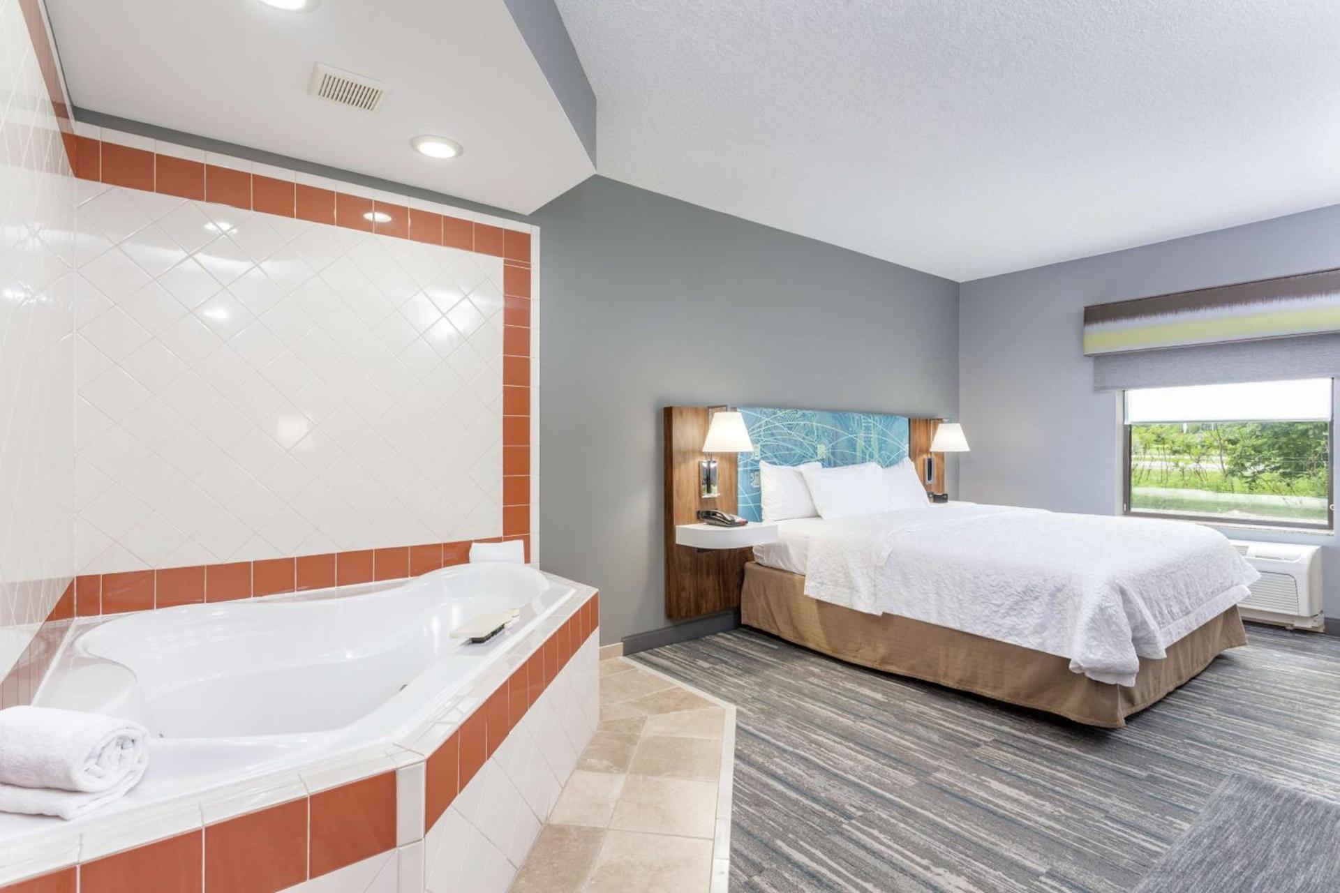 Hampton Inn Auburn photo 15